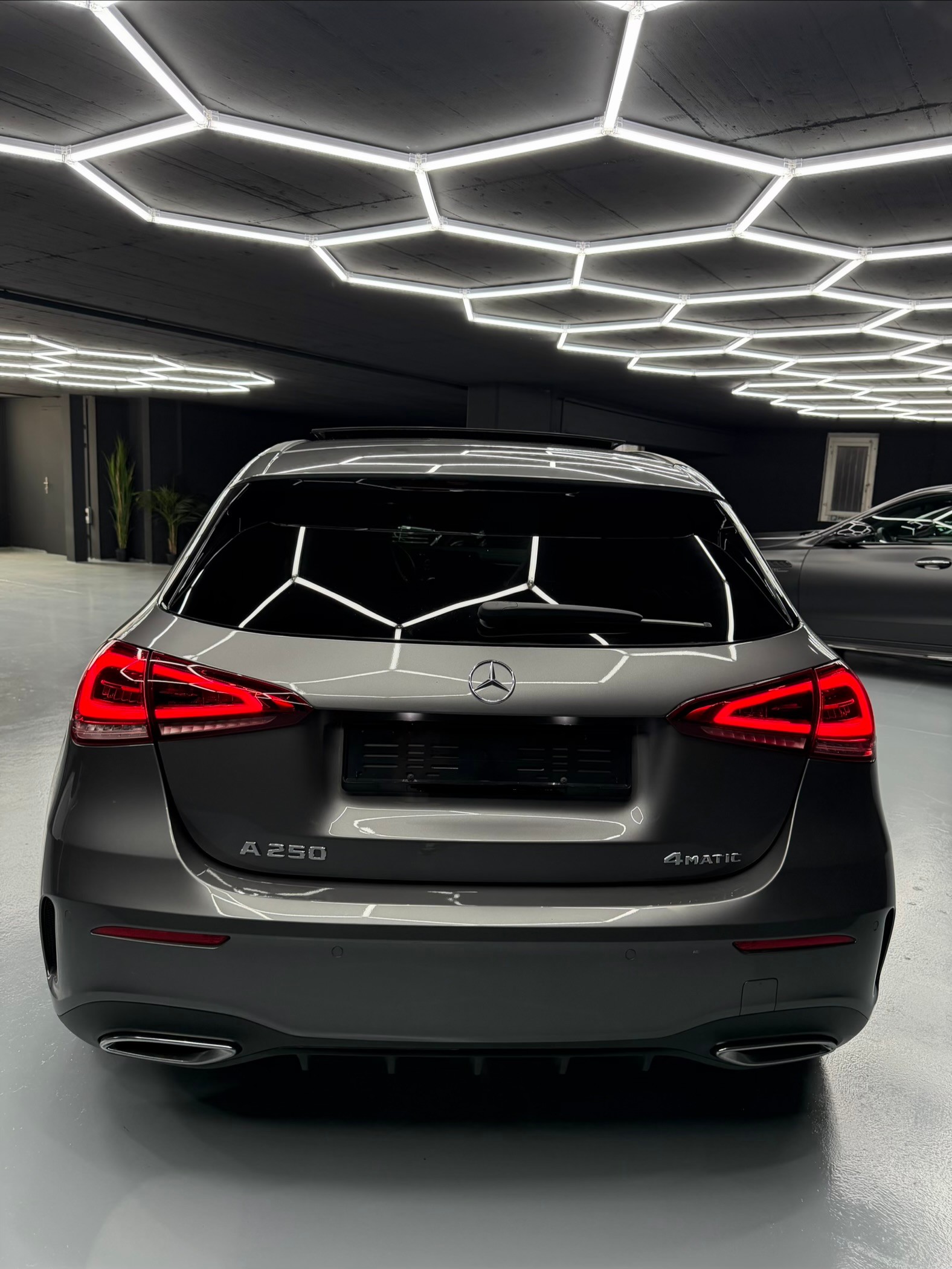MERCEDES-BENZ A 250 4Matic AMG Line 4Matic 7G-DCT-showroom-element-3