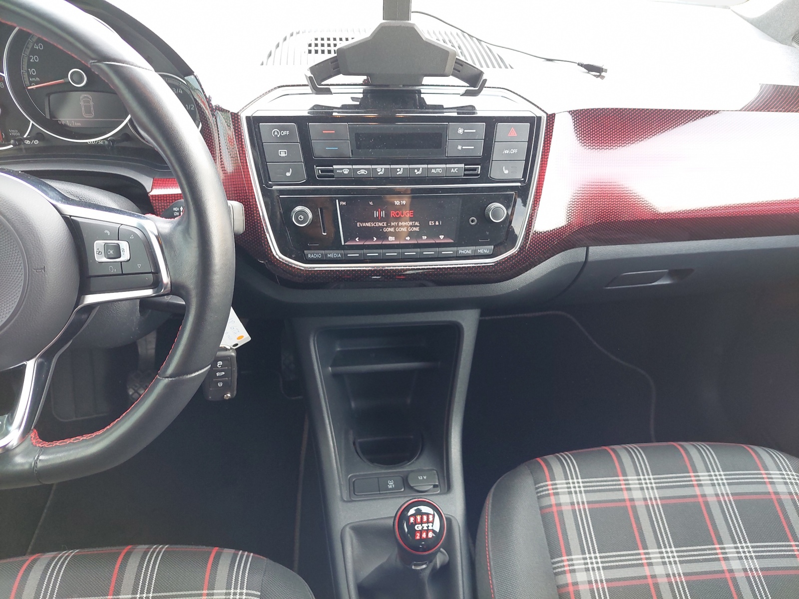 VW Up 1.0 TSI GTI-image-10