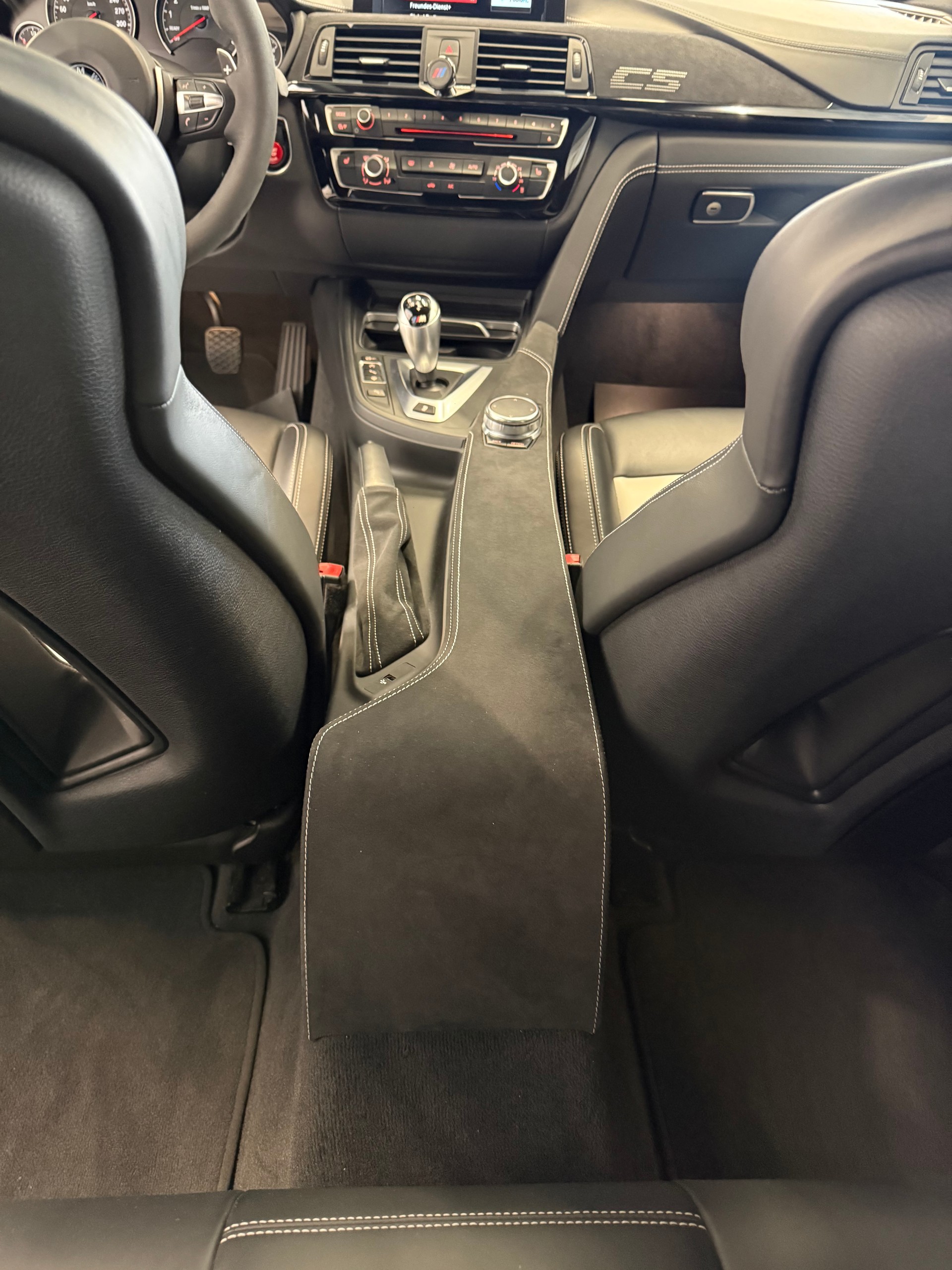 BMW M3 CS Drivelogic Ch Auto-image-16