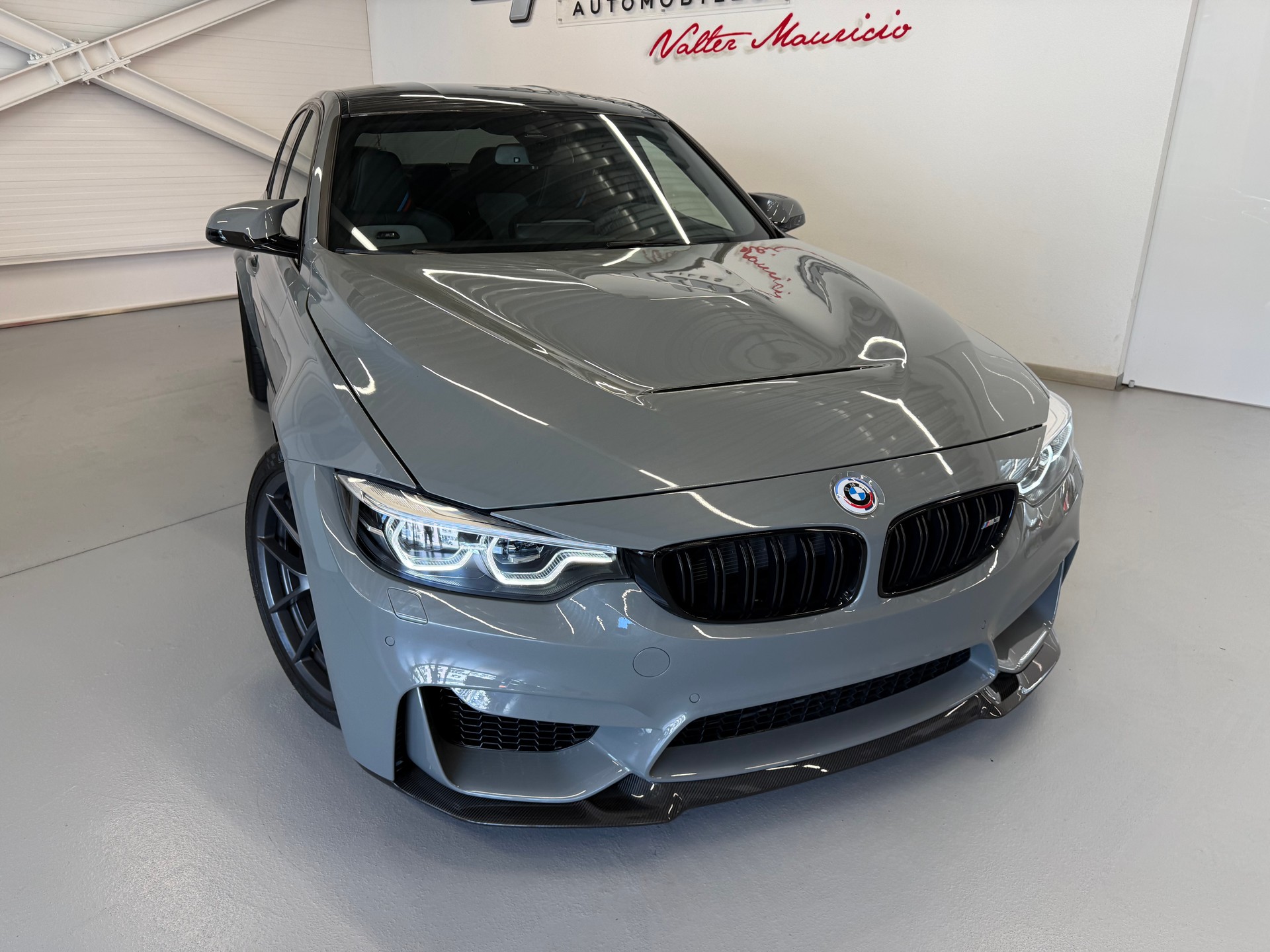 BMW M3 CS Drivelogic Ch Auto-showroom-element-1