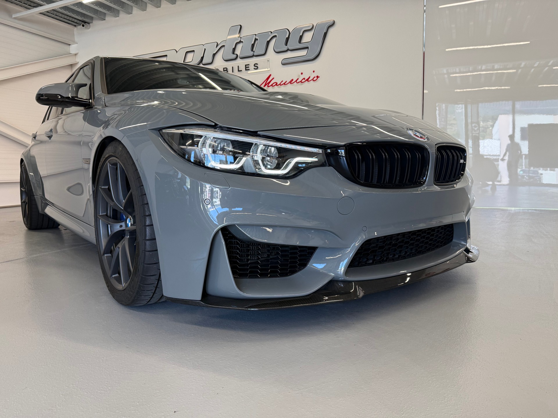 BMW M3 CS Drivelogic Ch Auto-showroom-element-2