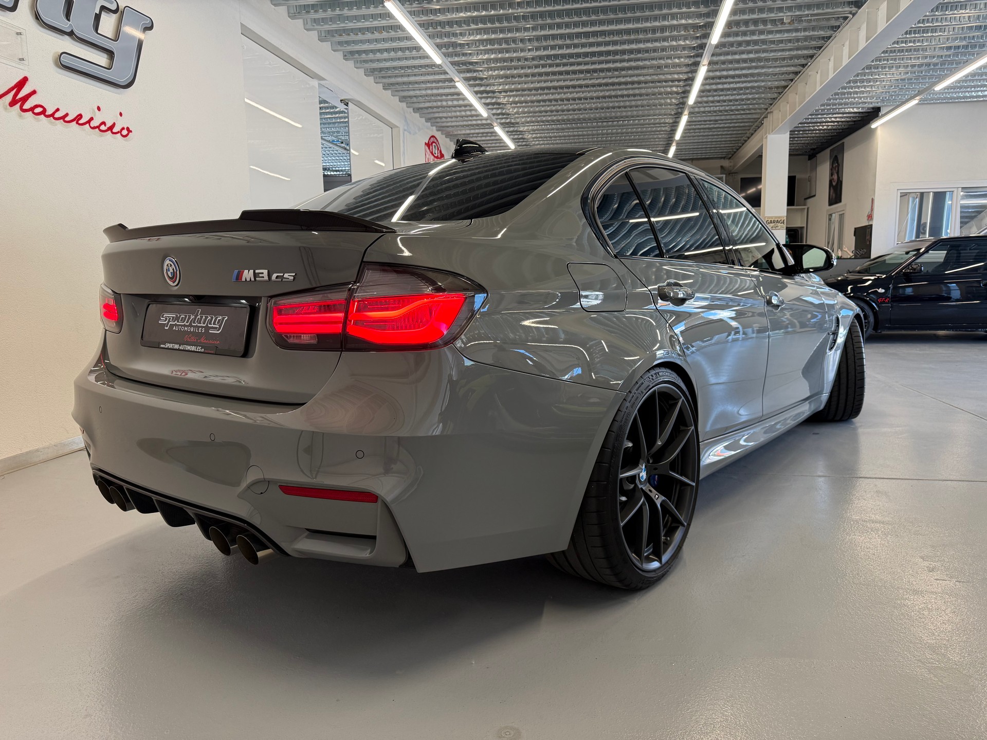 BMW M3 CS Drivelogic Ch Auto-image-5
