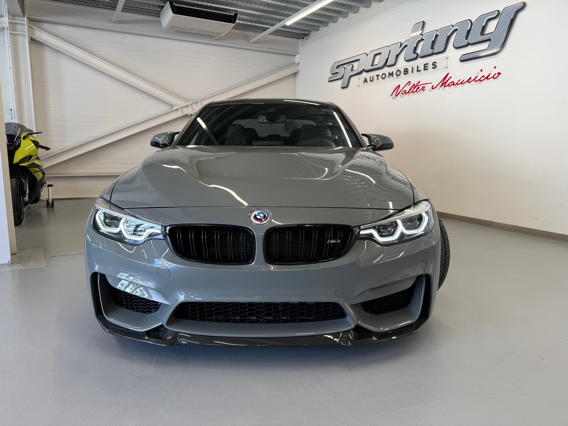 BMW M3 CS Drivelogic Ch Auto-image-4
