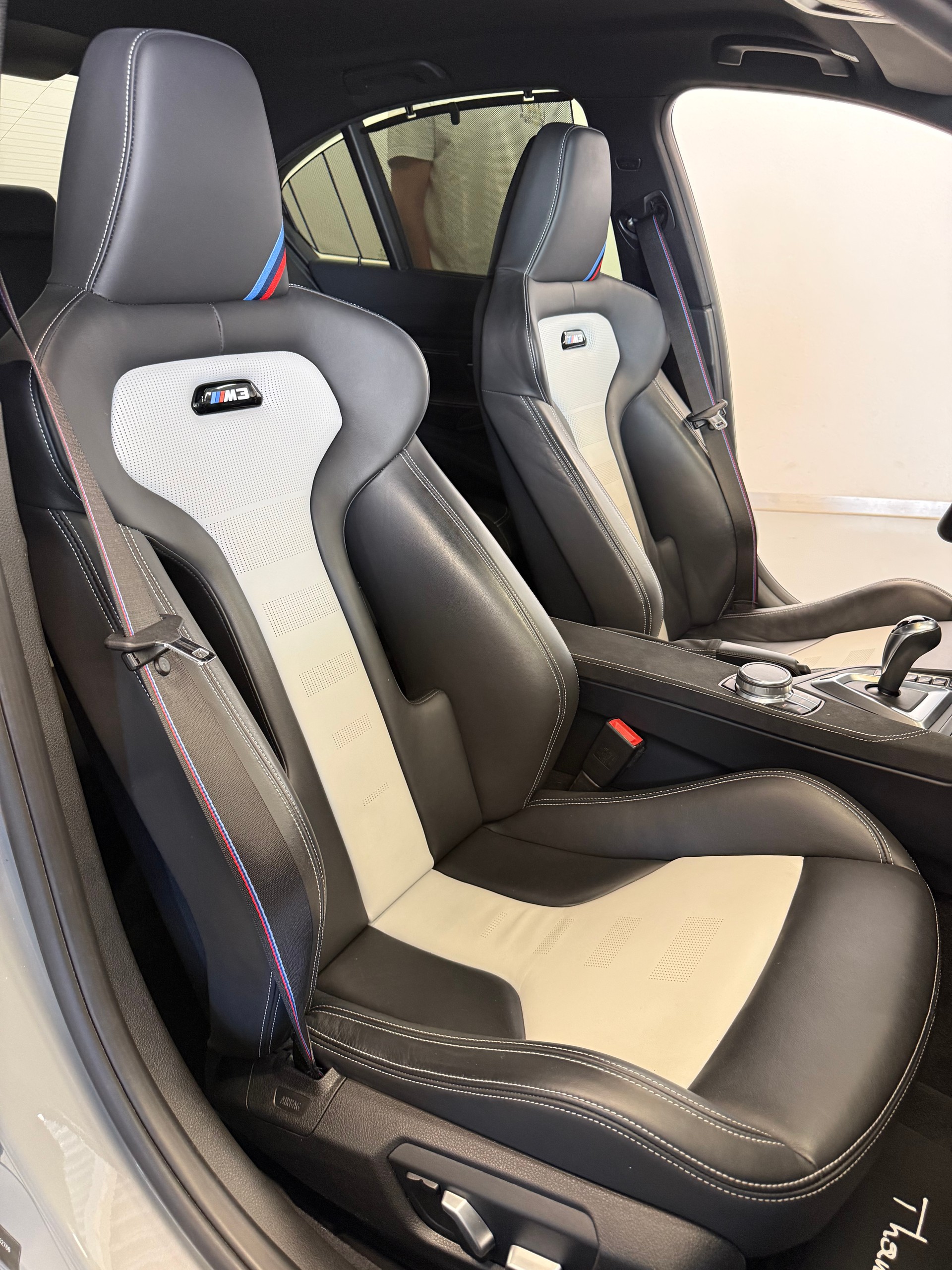 BMW M3 CS Drivelogic Ch Auto-image-15