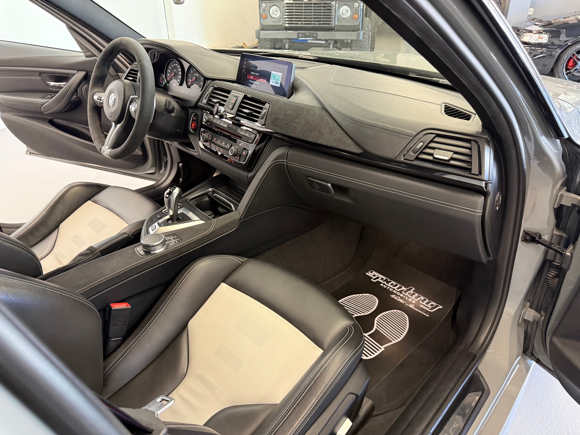 BMW M3 CS Drivelogic Ch Auto-image-14