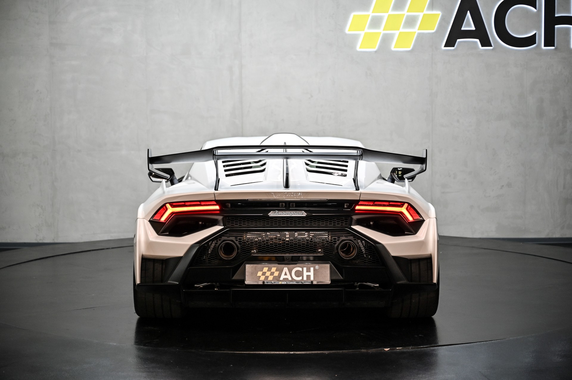 LAMBORGHINI Huracan Coupé 5.2 STO-image-4