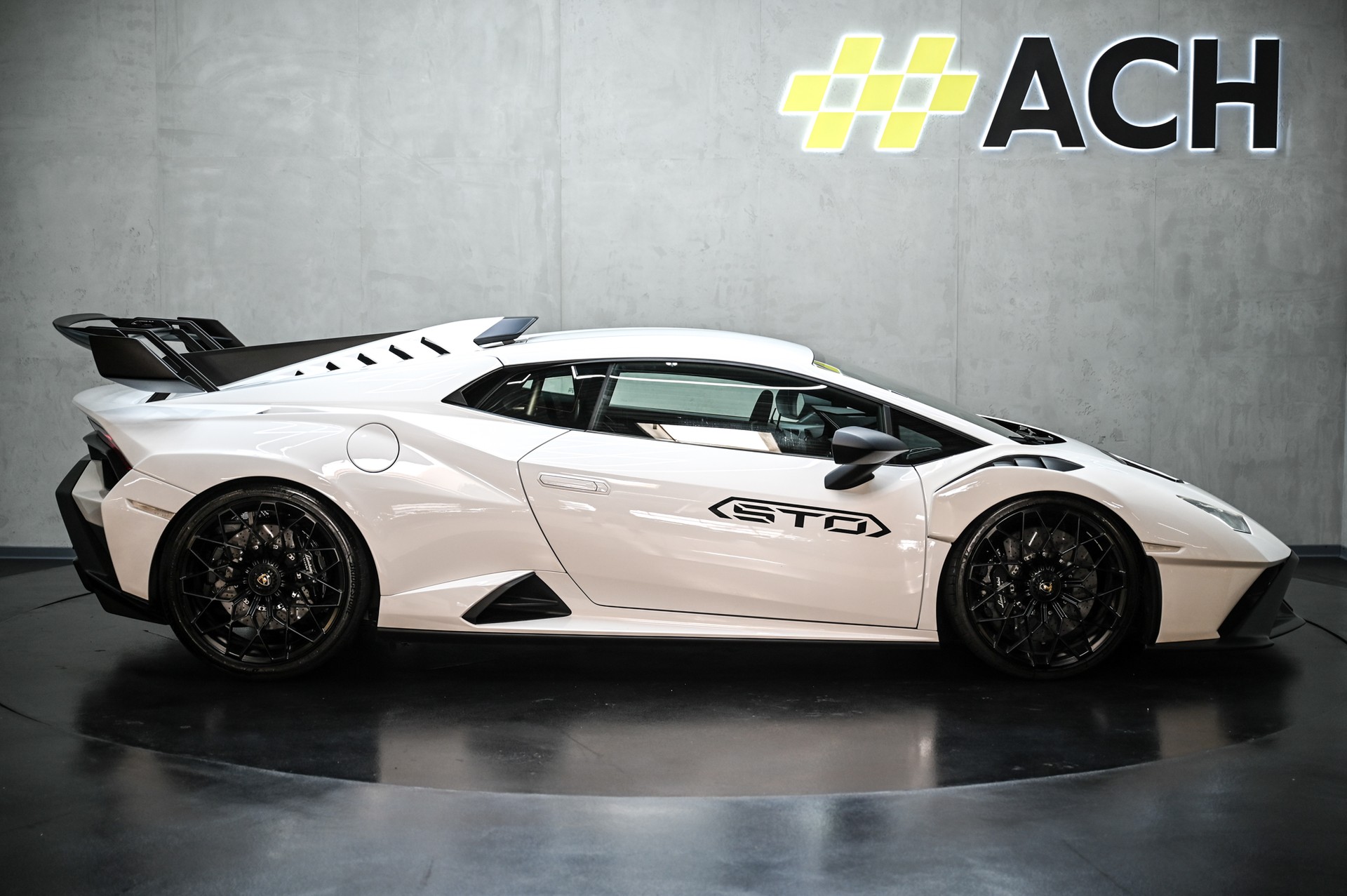 LAMBORGHINI Huracan Coupé 5.2 STO-image-10
