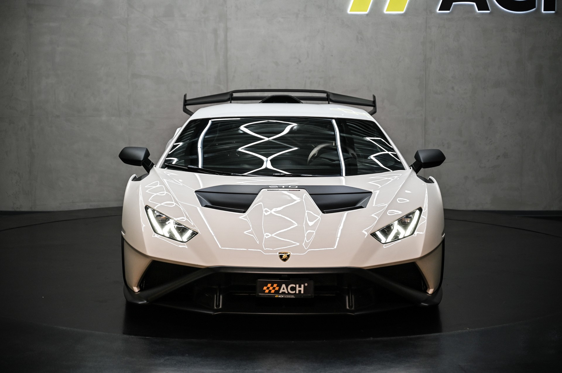 LAMBORGHINI Huracan Coupé 5.2 STO-showroom-element-1
