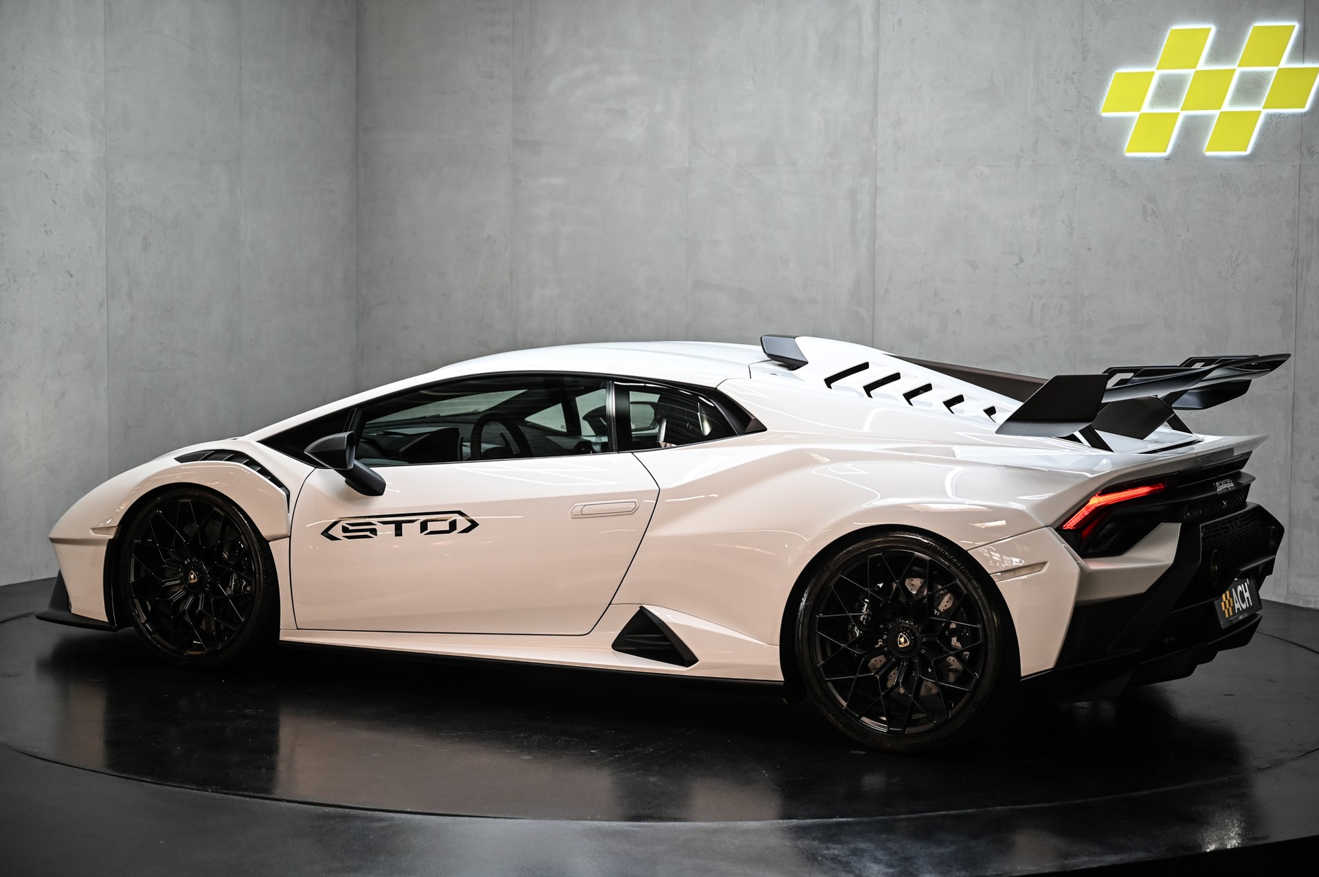 LAMBORGHINI Huracan Coupé 5.2 STO-image-6