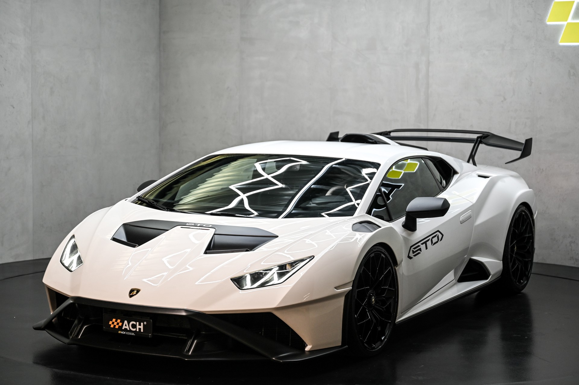 LAMBORGHINI Huracan Coupé 5.2 STO-showroom-element-2