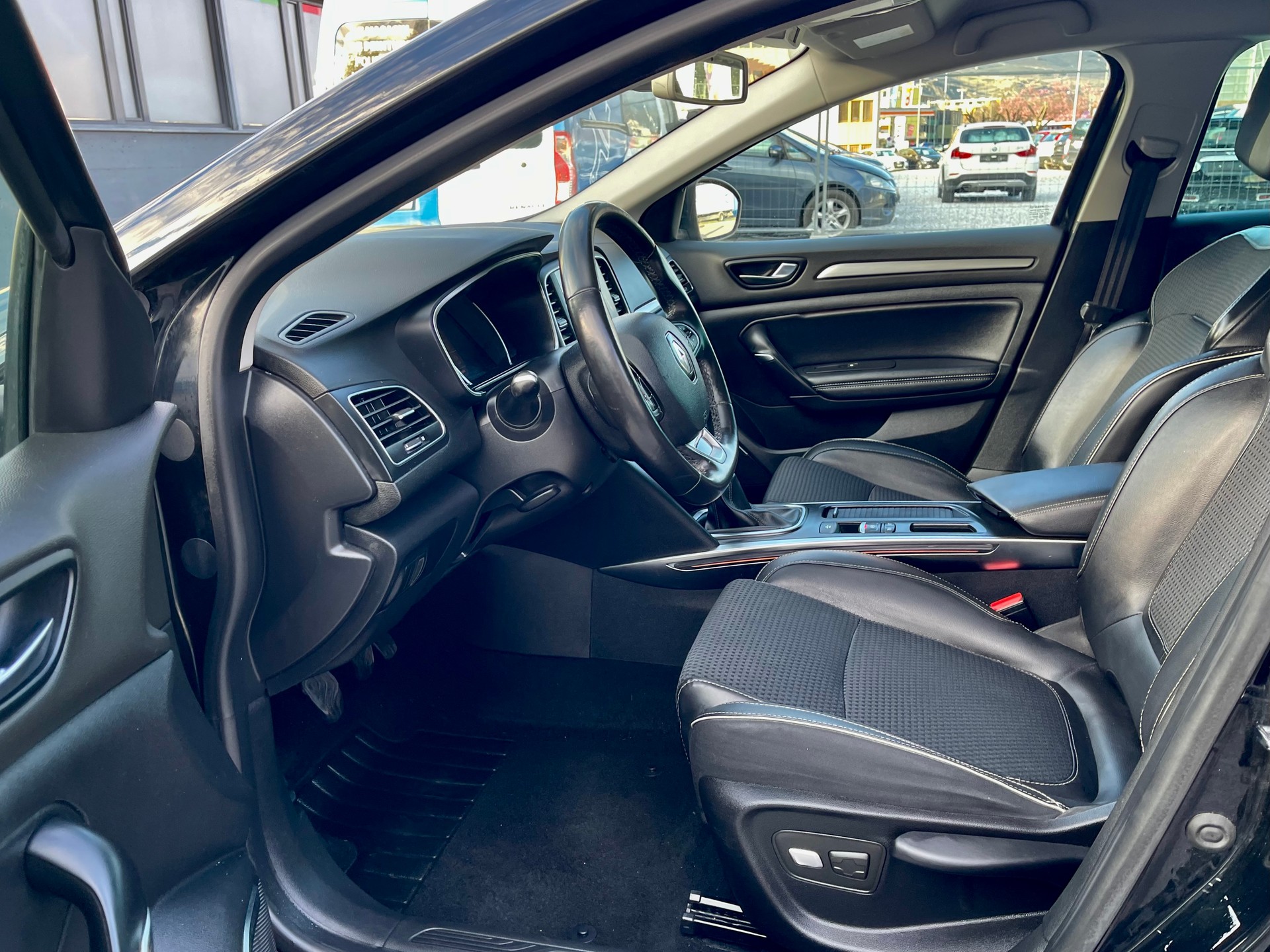 RENAULT Mégane 1.2 16V Turbo GT Line-showroom-element-3