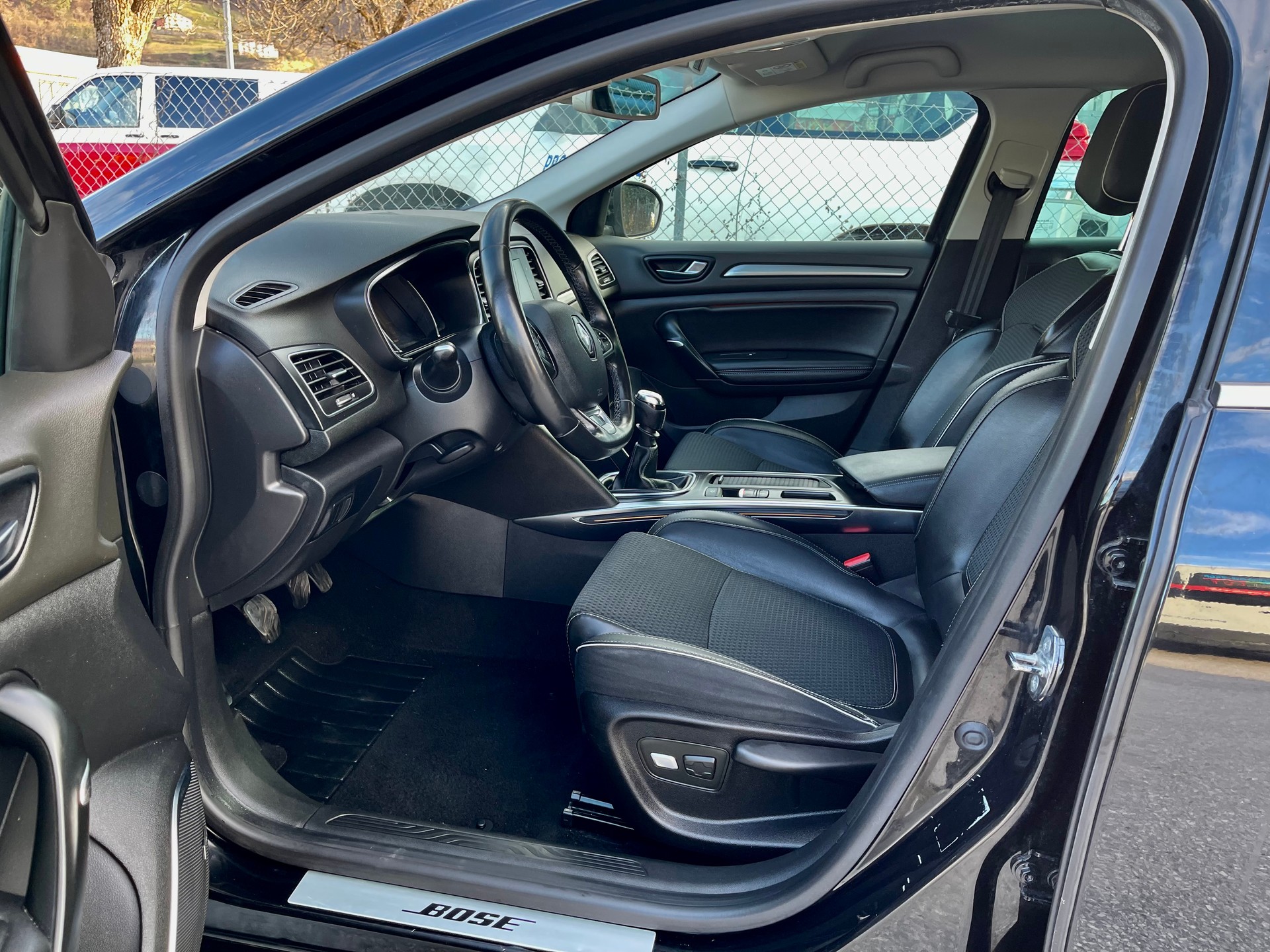 RENAULT Mégane 1.2 16V Turbo GT Line-image-13