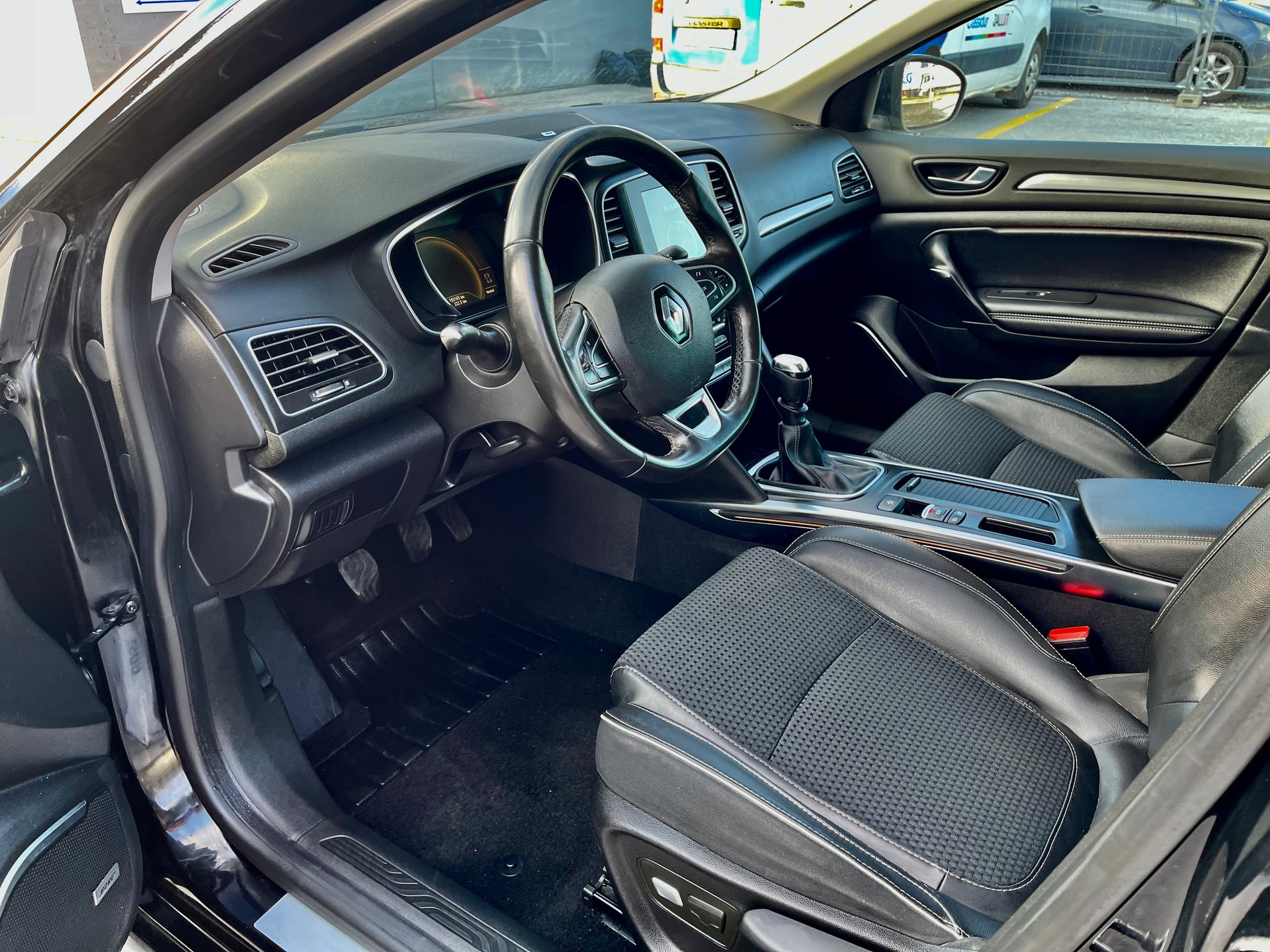 RENAULT Mégane 1.2 16V Turbo GT Line-image-25
