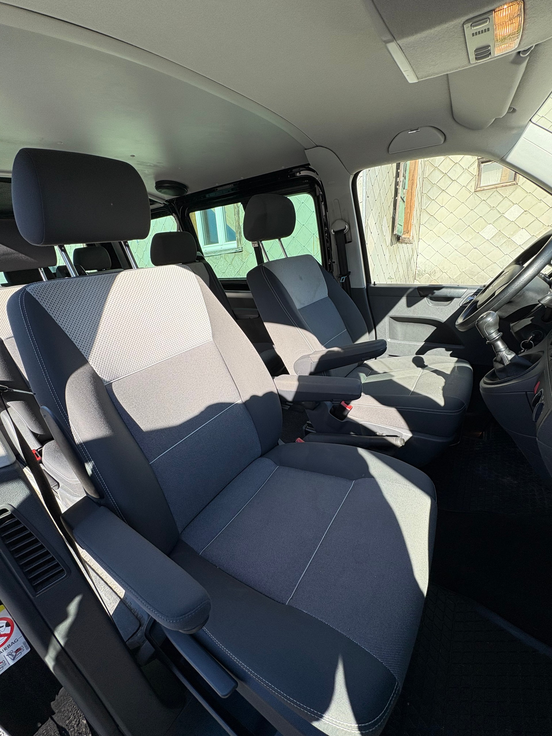 VW T5 Multivan Comfortline 2.5 TDI-image-12