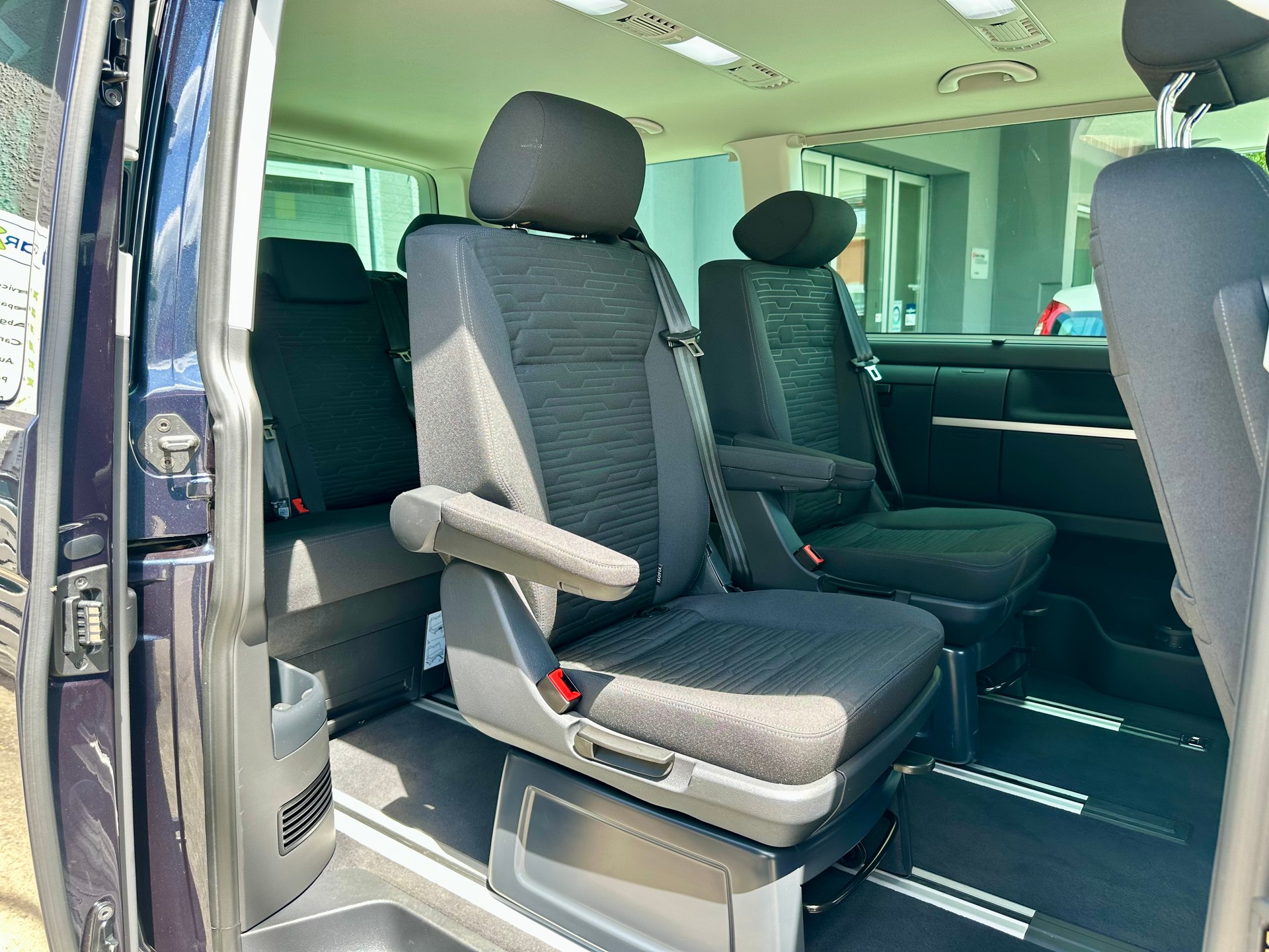 VW T6.1 Multivan 2.0 Bi-TDI Comfortline 4Motion DSG-image-14
