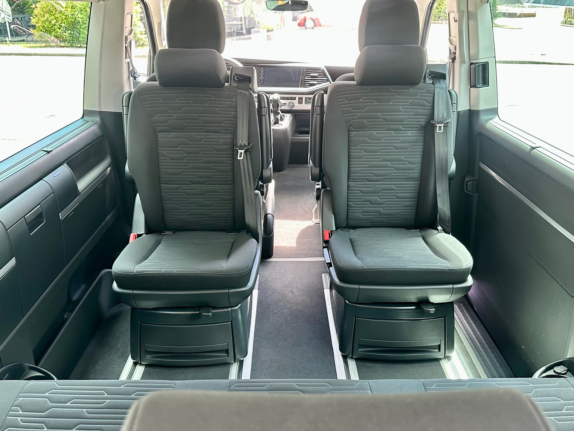 VW T6.1 Multivan 2.0 Bi-TDI Comfortline 4Motion DSG-image-11