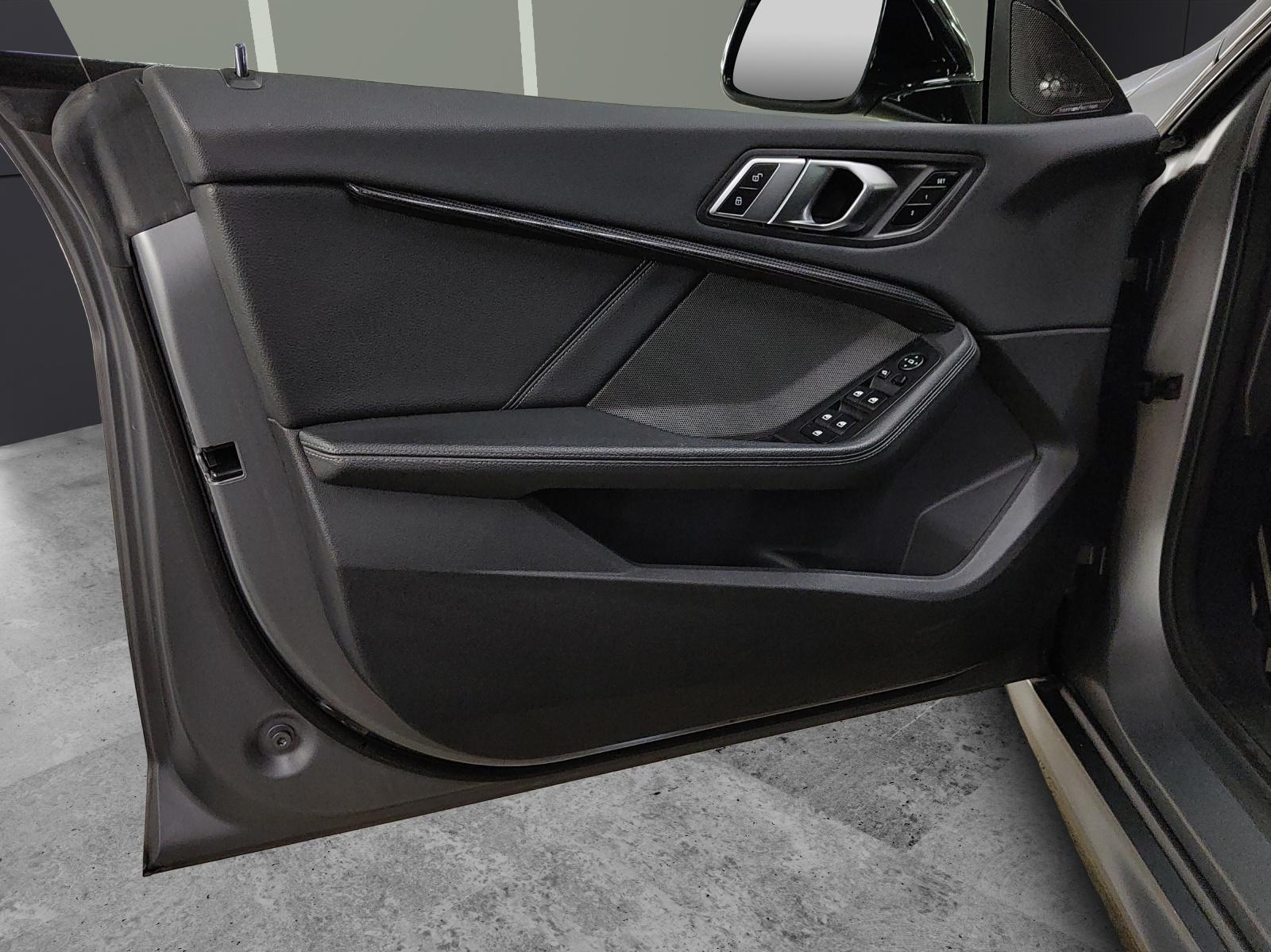 BMW M235i xDrive Gran Coupé-image-13