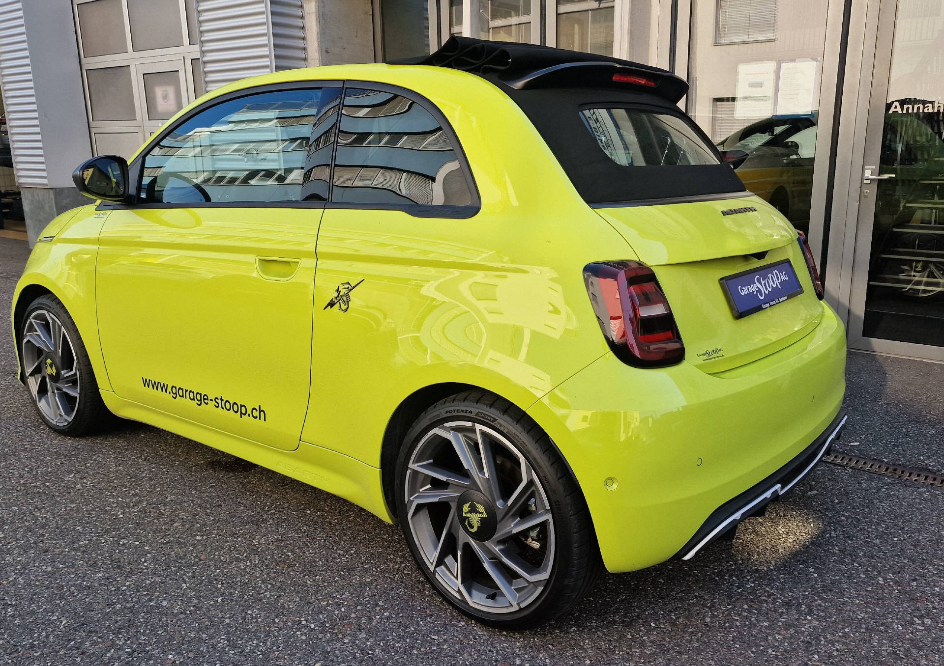 FIAT 500e Abarth Scorpionissima-image-4