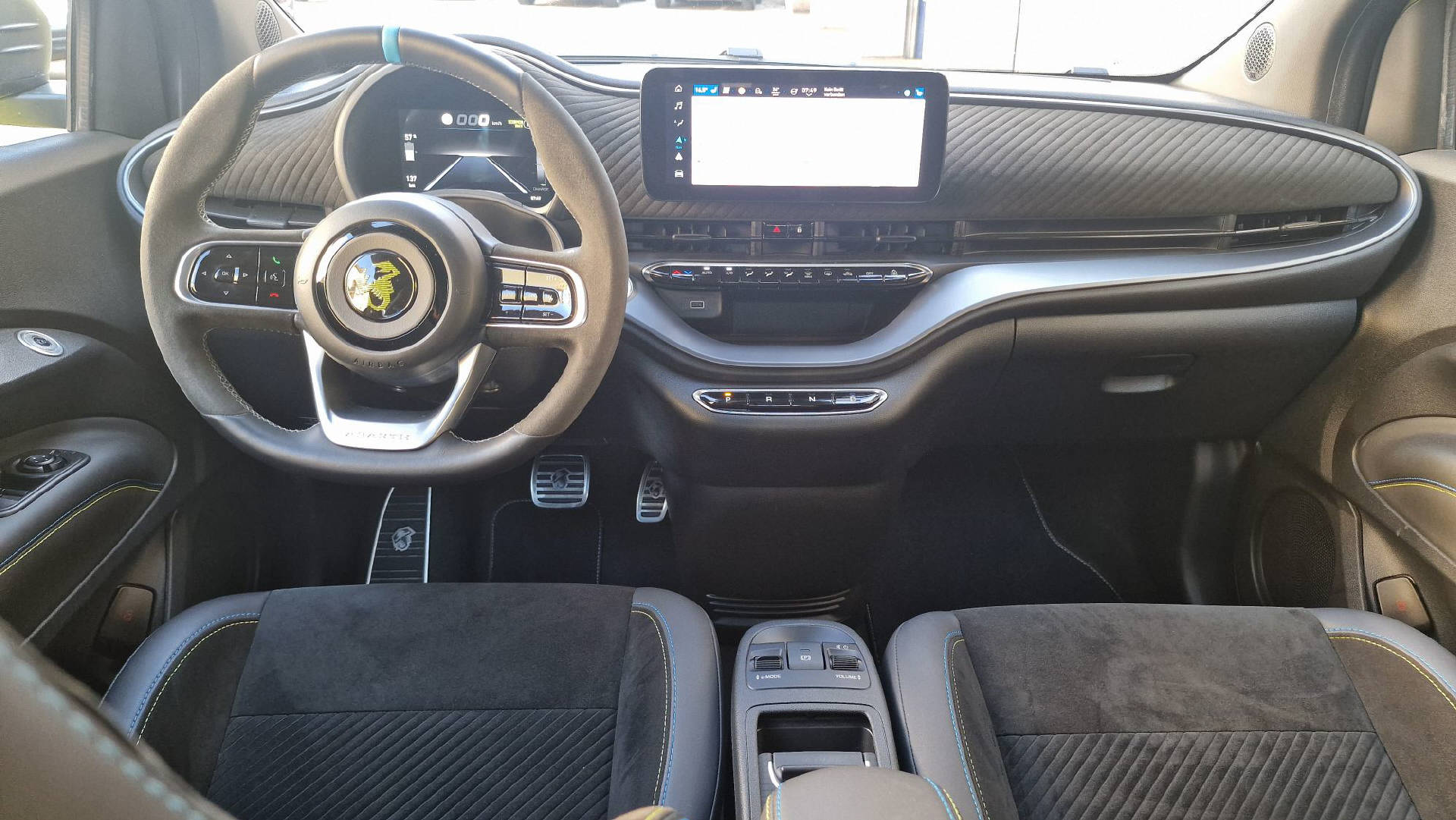 FIAT 500e Abarth Scorpionissima-image-15