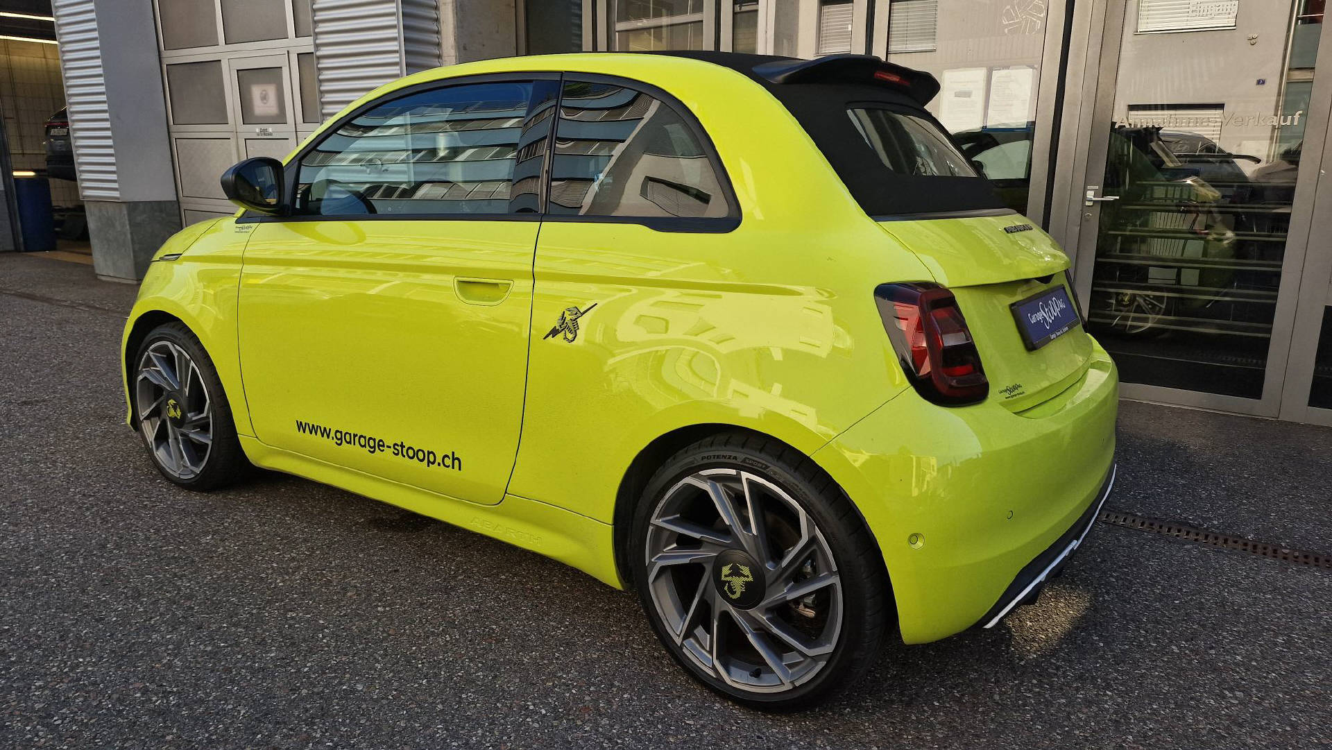 FIAT 500e Abarth Scorpionissima-image-3