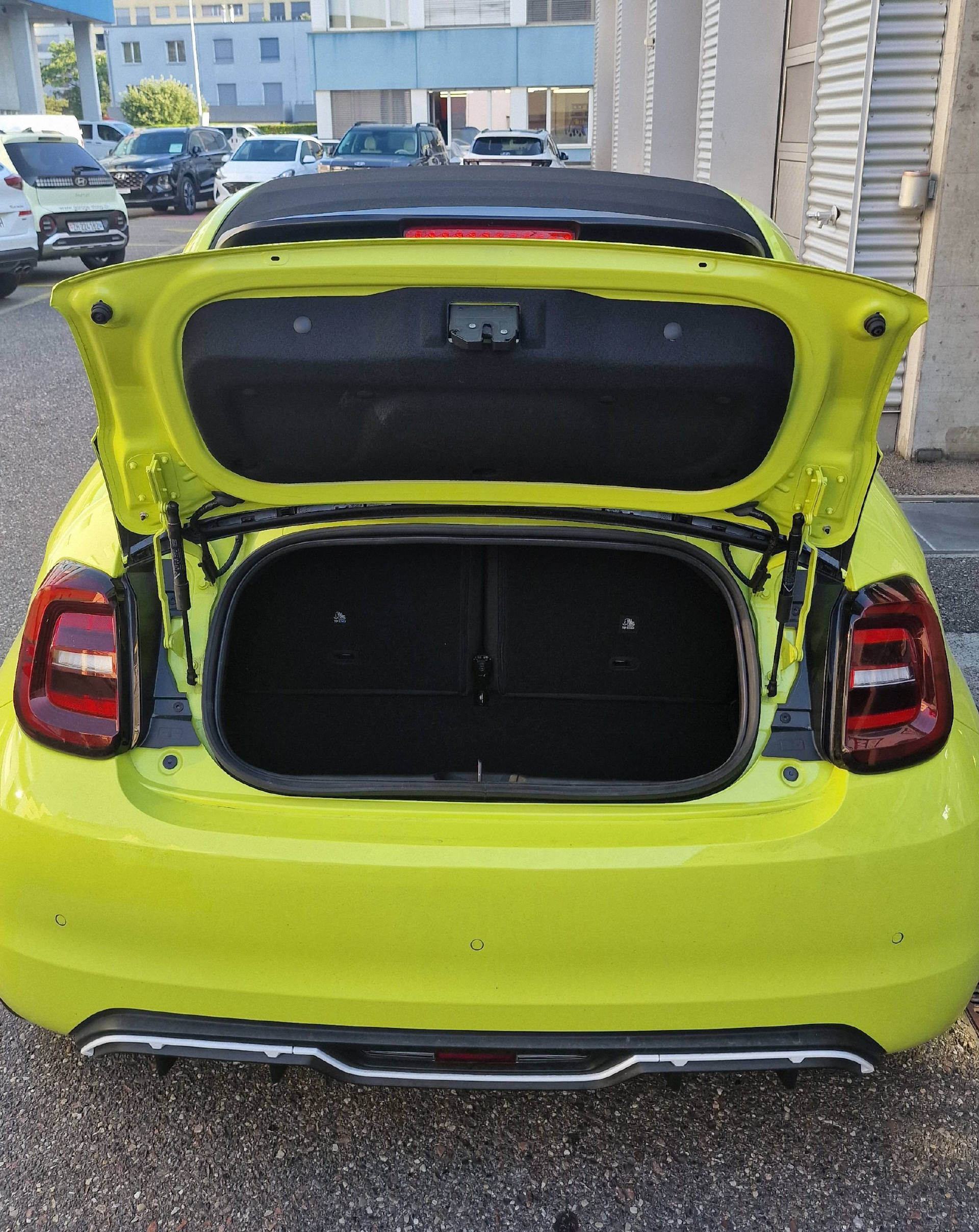 FIAT 500e Abarth Scorpionissima-image-7