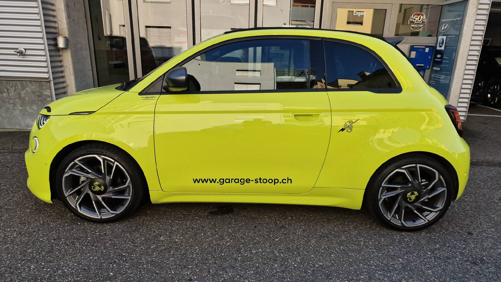FIAT 500e Abarth Scorpionissima-image-2