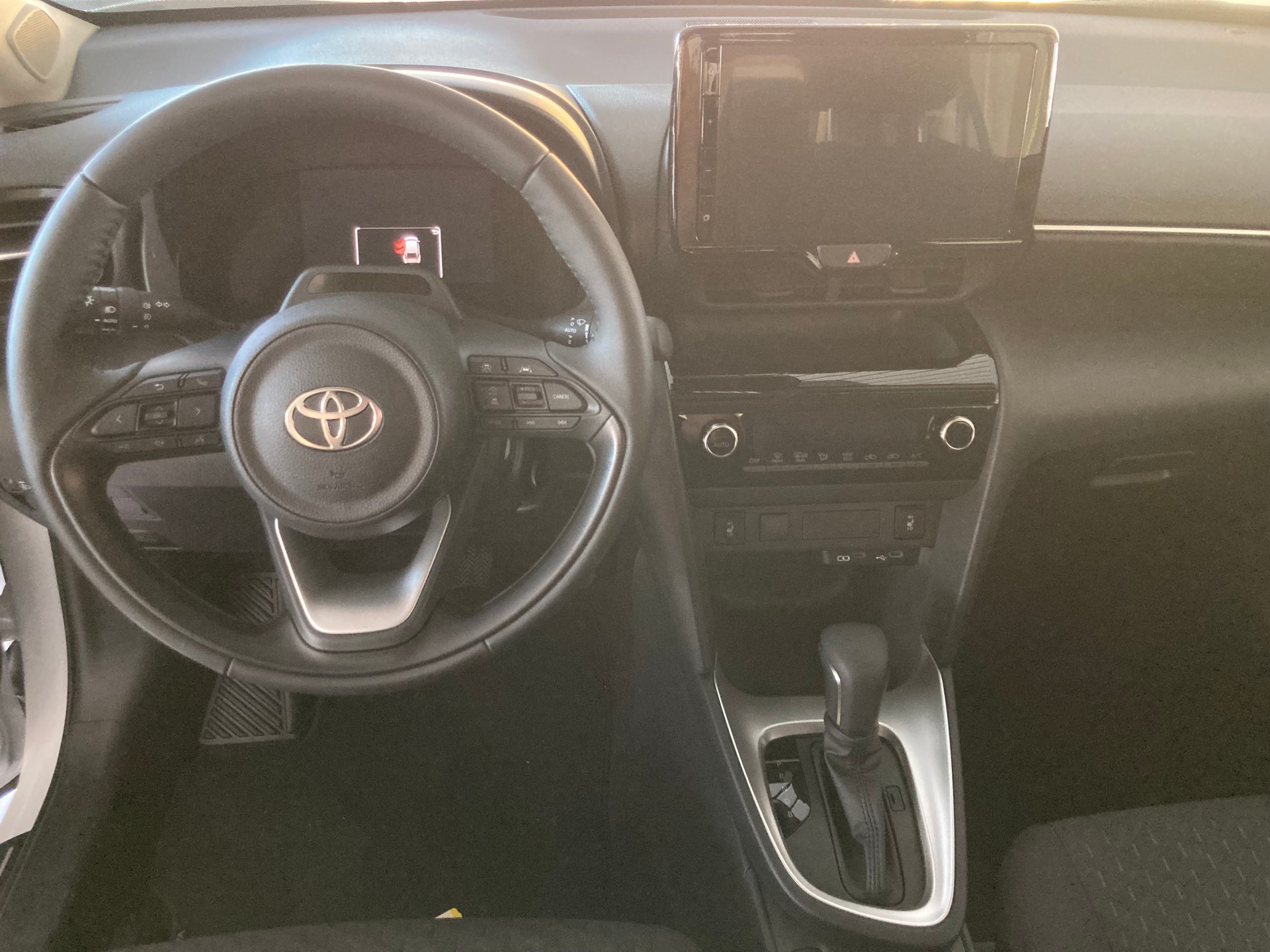 TOYOTA Yaris Cross 1.5 Comfort e-CVT-image-9
