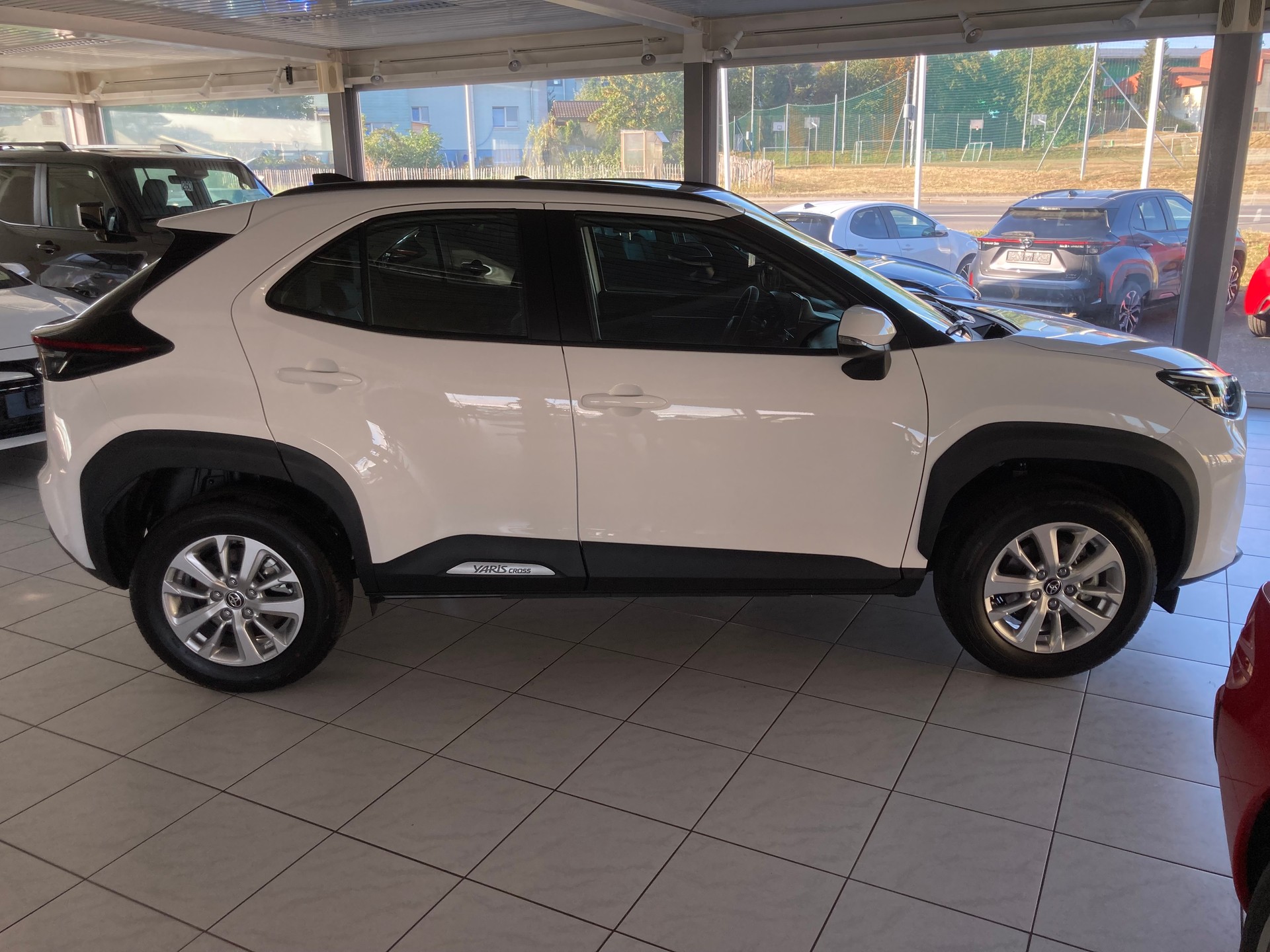 TOYOTA Yaris Cross 1.5 Comfort e-CVT-image-3