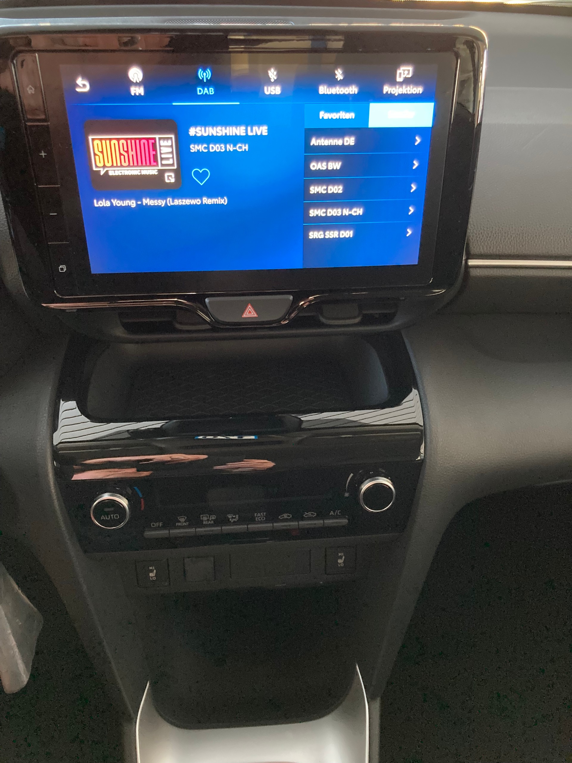 TOYOTA Yaris Cross 1.5 Comfort e-CVT-image-11