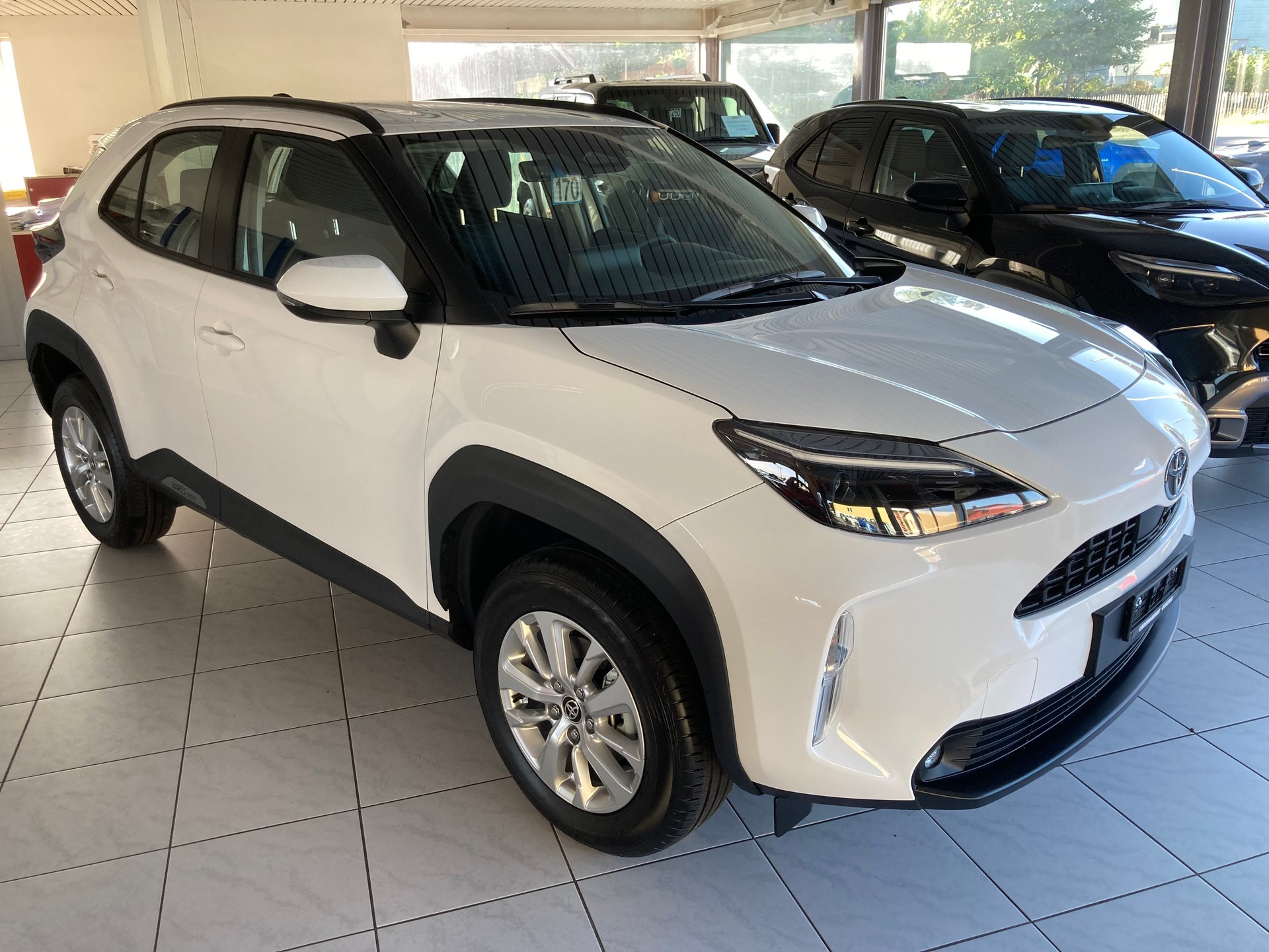 TOYOTA Yaris Cross 1.5 Comfort e-CVT-image-2