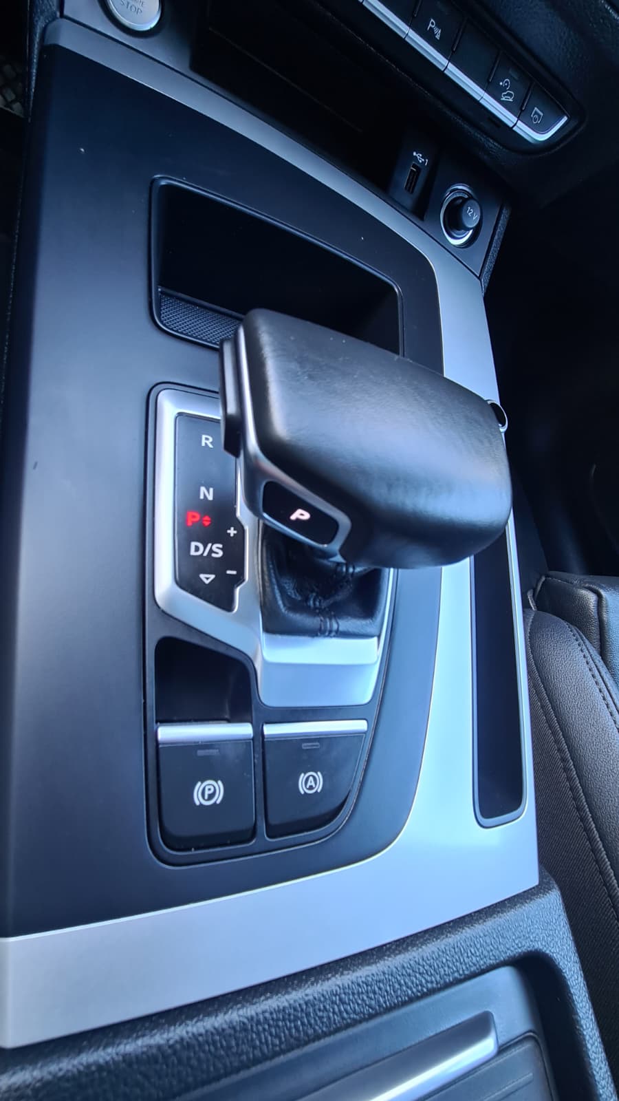 AUDI Q5 40 TDI quattro S-tronic ** Voll-Leder ** GR-Navi ** Totwinkel-Assistent ** Panorama-Glasdach ** Head UP Display ** Ab MFK **-image-14