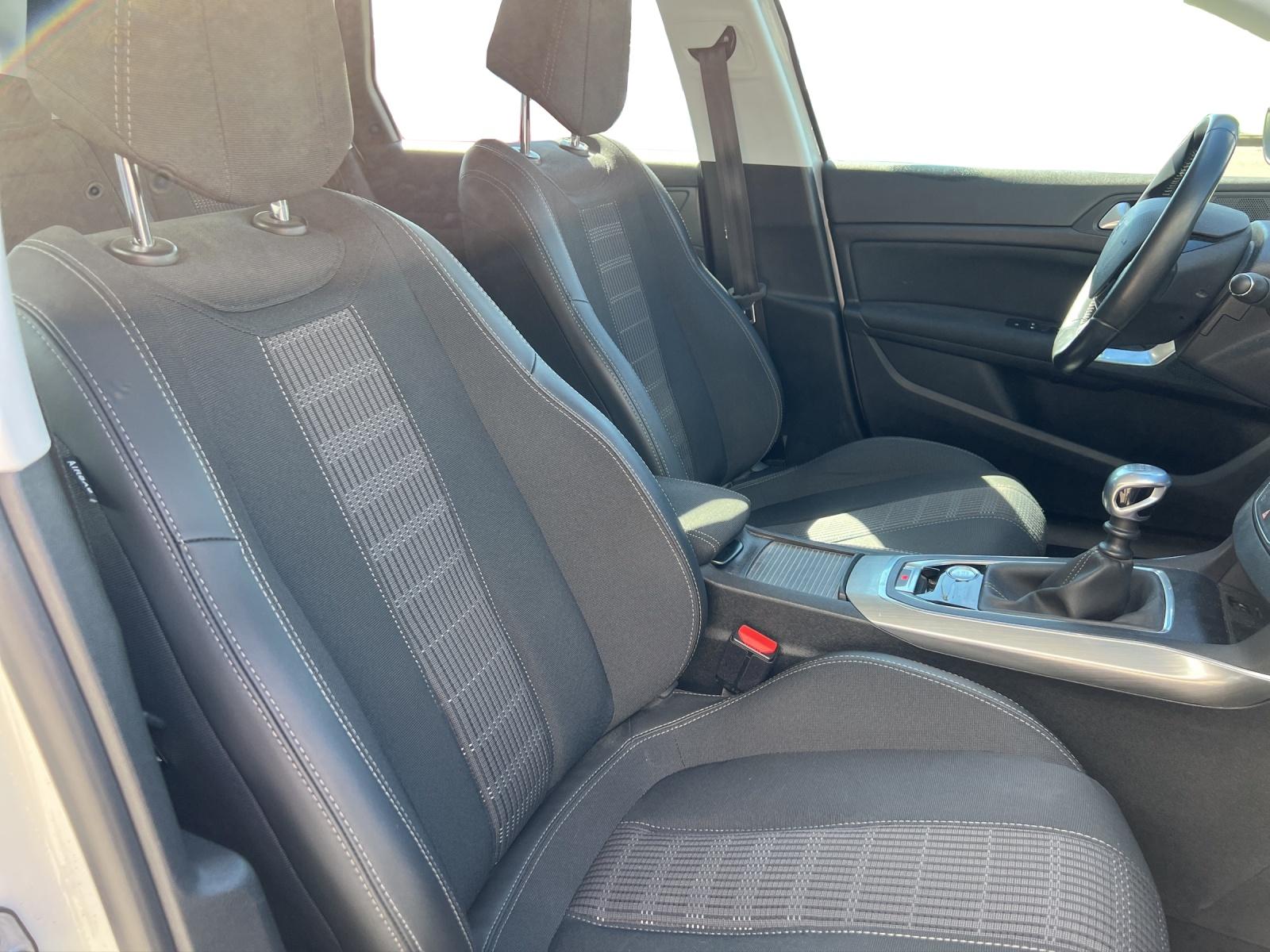 PEUGEOT 308 SW 1.2 PureTech 130 Allure S/S-image-12