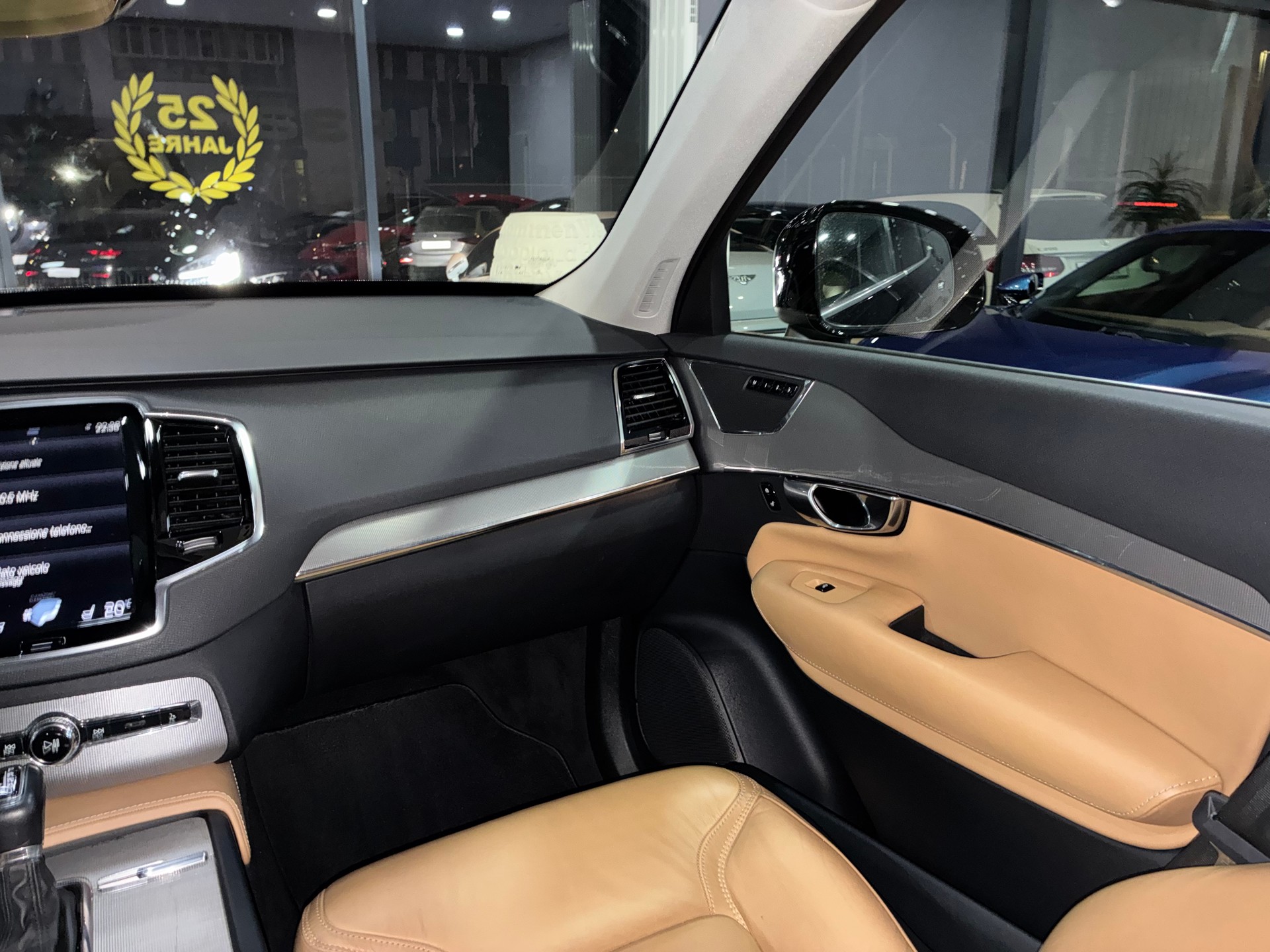 VOLVO XC90 D5 AWD Inscription Geartronic-image-9