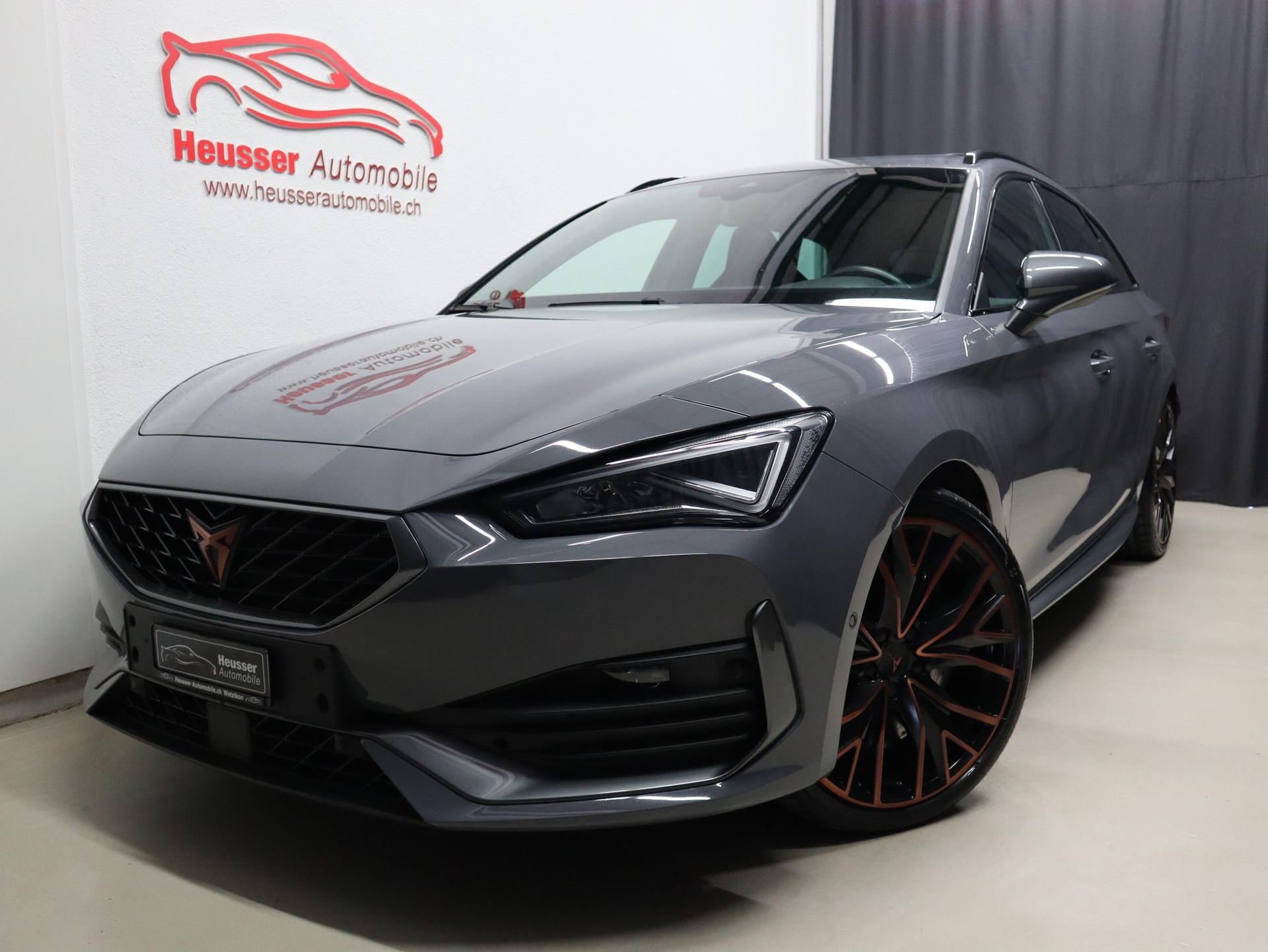 CUPRA LEON ST 2.0 TSI VZ DSG 4Drive - Panorama - Navi - BREMBO - Beats - Sportsitze - Kamera - 310 PS