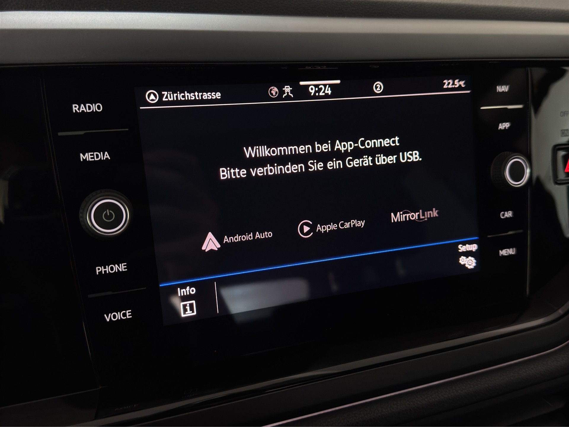 VW Taigo 1.0 TSI R-Line DSG "Pano-RF.-Kamera-Spurpaket-Matrix"-image-16