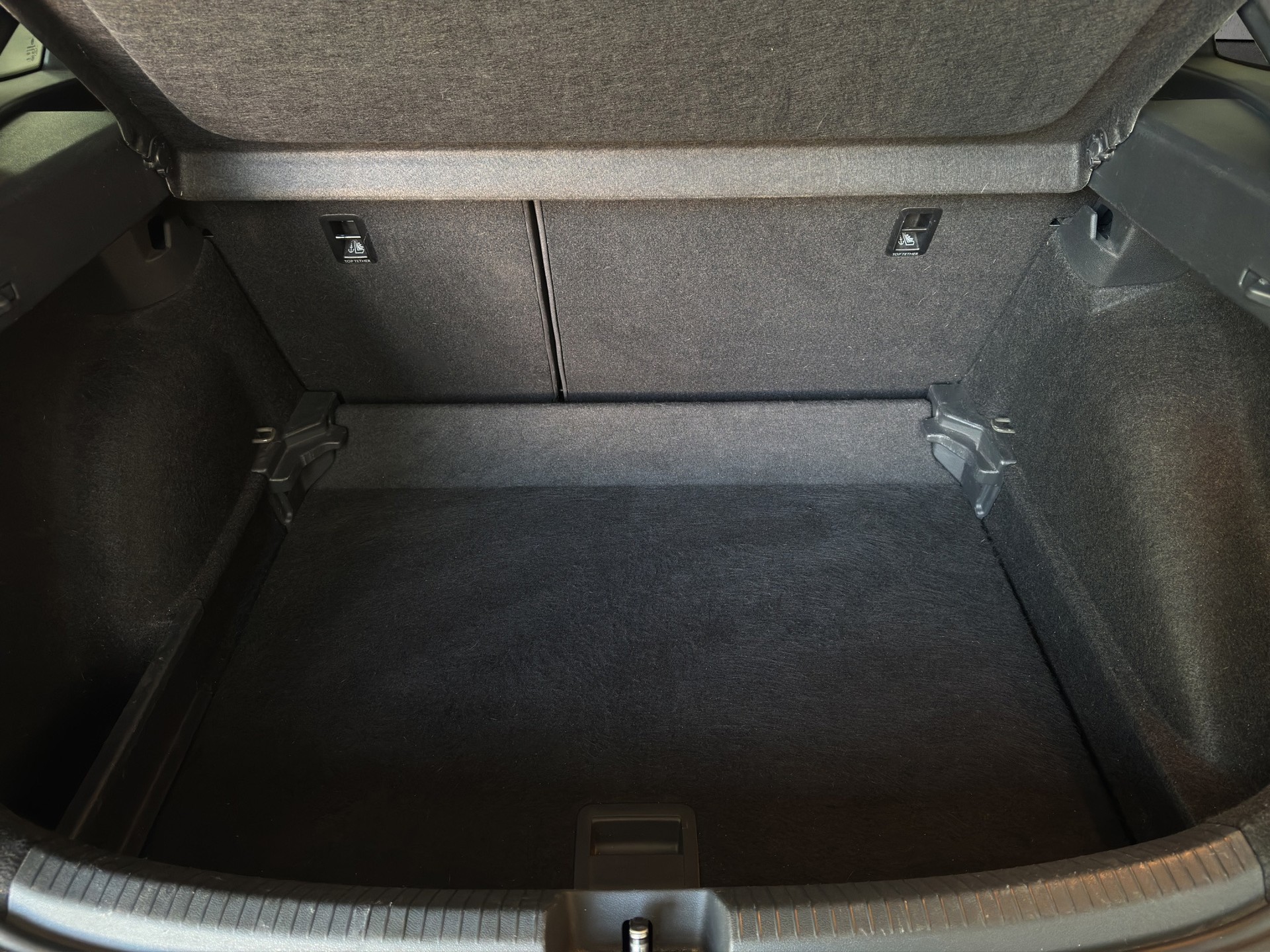 VW Taigo 1.0 TSI R-Line DSG "Pano-RF.-Kamera-Spurpaket-Matrix"-image-21