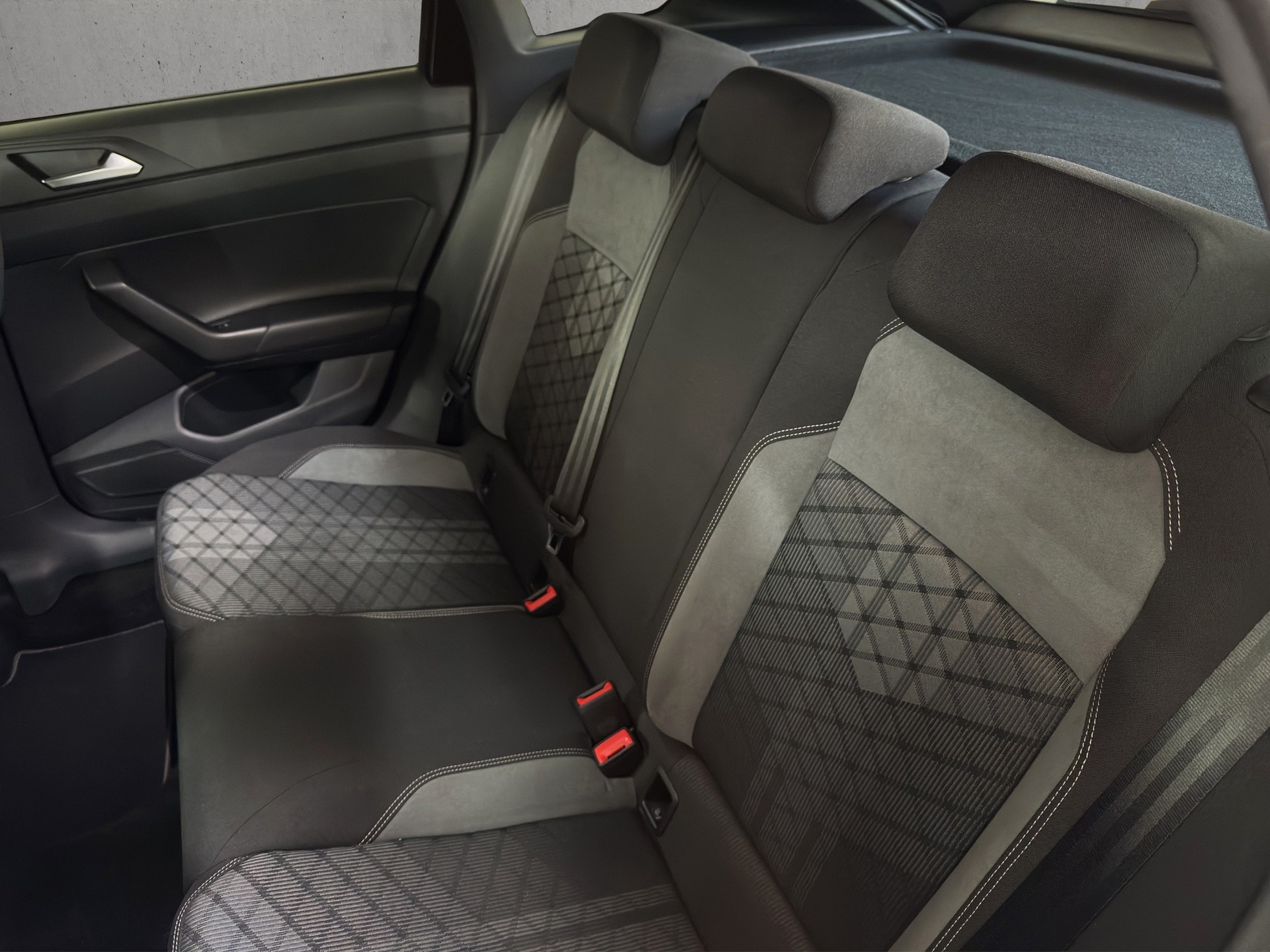 VW Taigo 1.0 TSI R-Line DSG "Pano-RF.-Kamera-Spurpaket-Matrix"-image-10