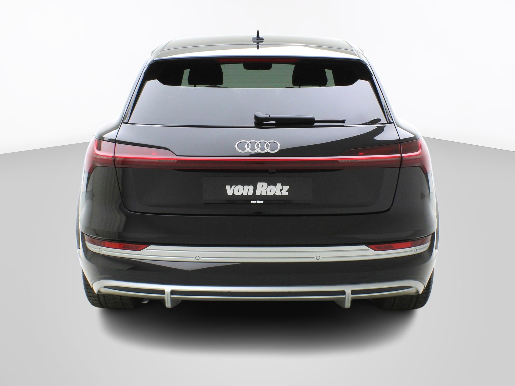 AUDI e-tron S quattro-showroom-element-3