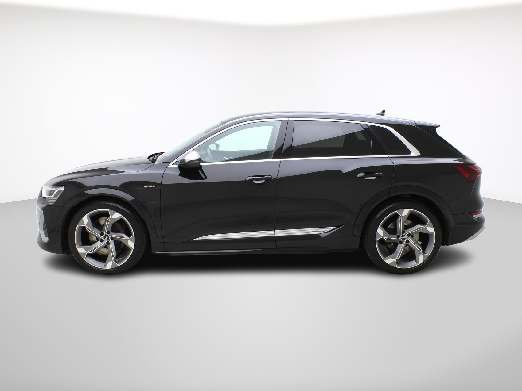 AUDI e-tron S quattro-showroom-element-2