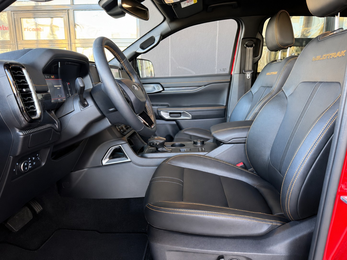FORD Ranger Wildtrak 2.0 Eco Blue e-4WD Automat-image-12