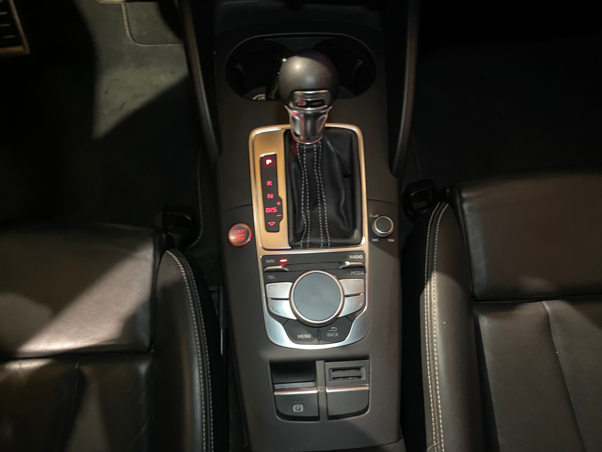 AUDI S3 Sportback 2.0 TFSI quattro S-tronic-image-22
