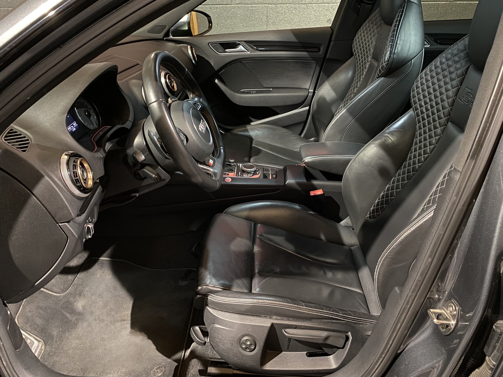 AUDI S3 Sportback 2.0 TFSI quattro S-tronic-image-13