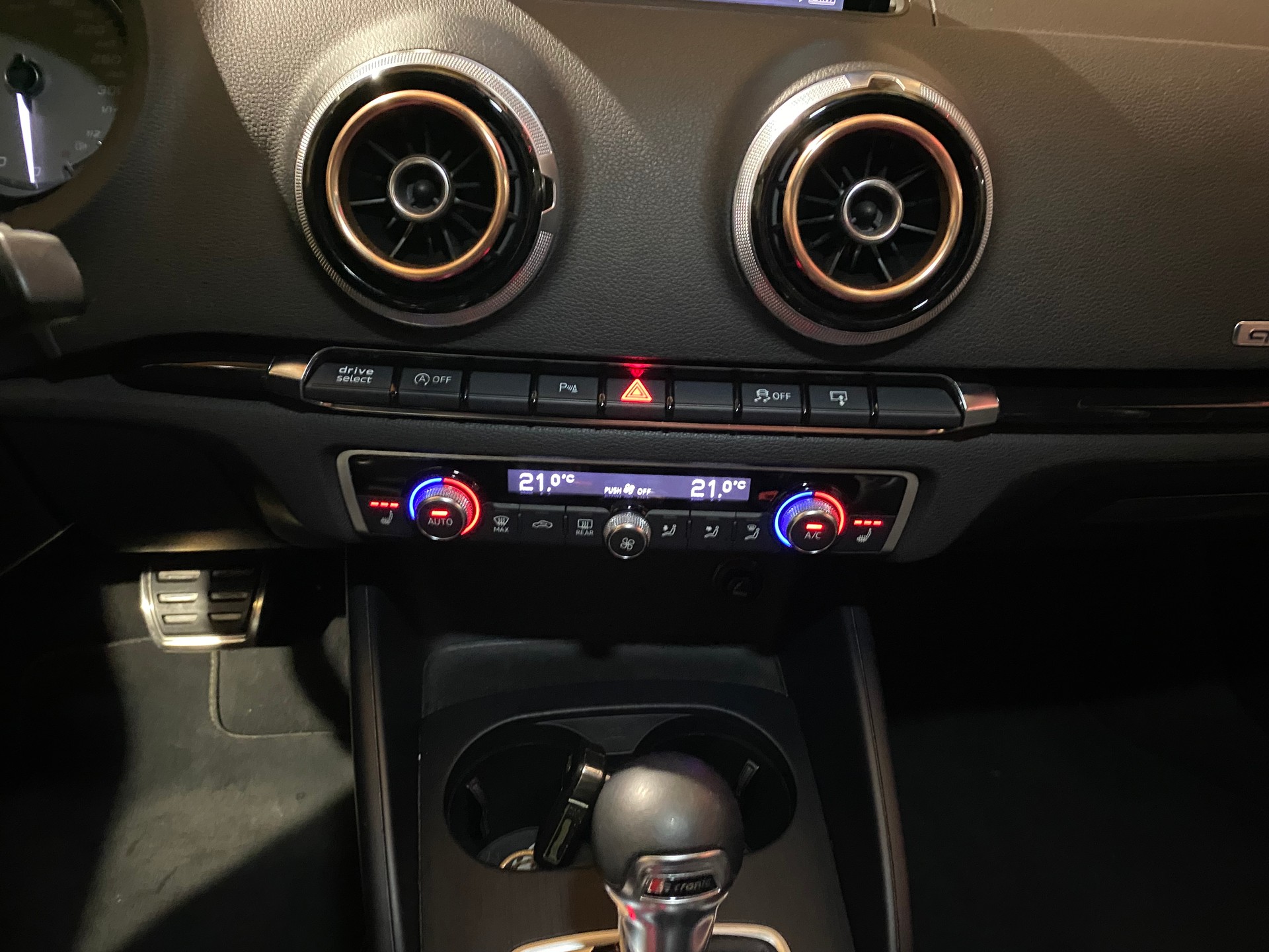 AUDI S3 Sportback 2.0 TFSI quattro S-tronic-image-21
