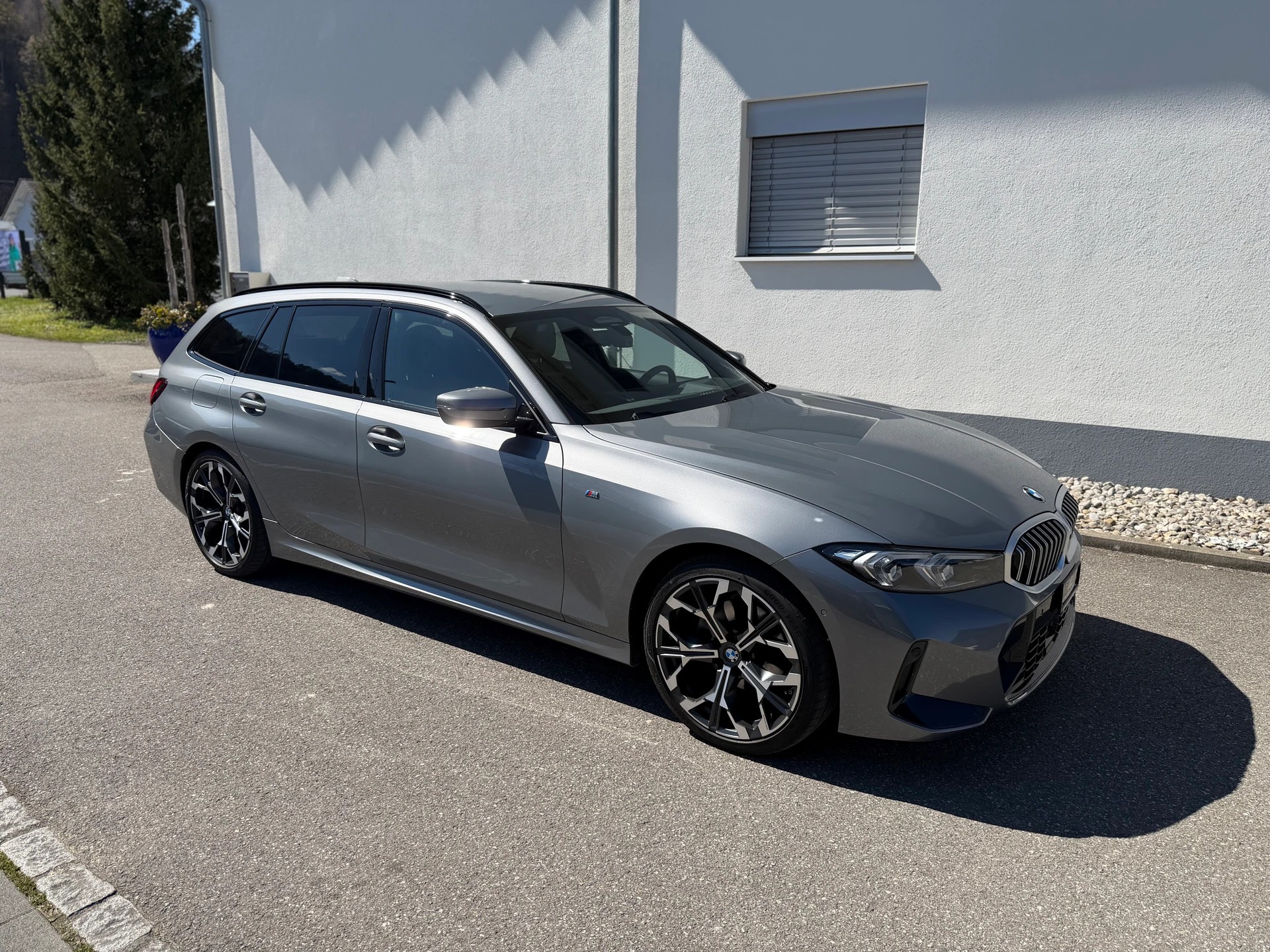BMW 320d xDrive 48V Touring Steptronic M Sport-showroom-element-2