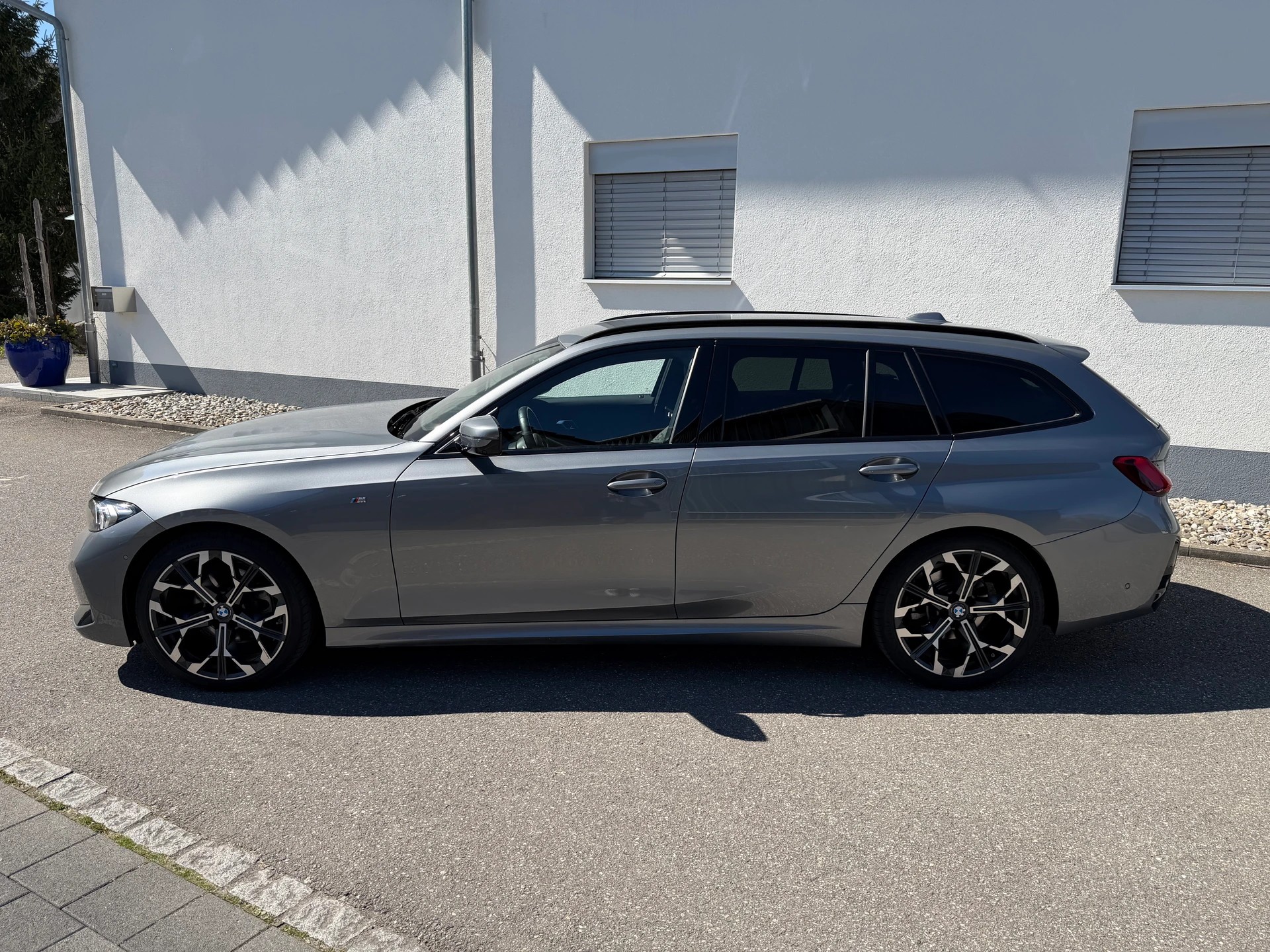 BMW 320d xDrive 48V Touring Steptronic M Sport-image-11