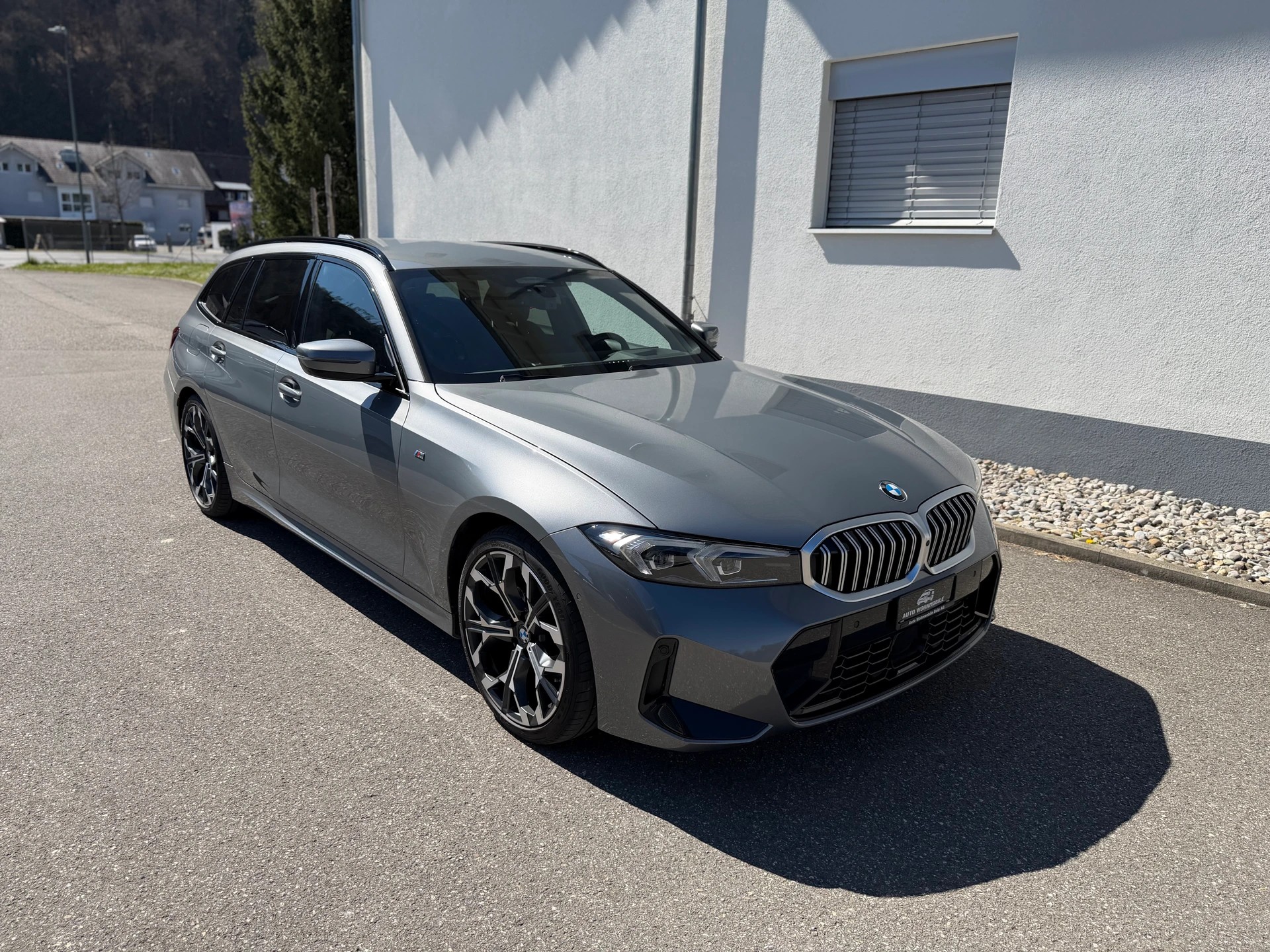 BMW 320d xDrive 48V Touring Steptronic M Sport-showroom-element-1