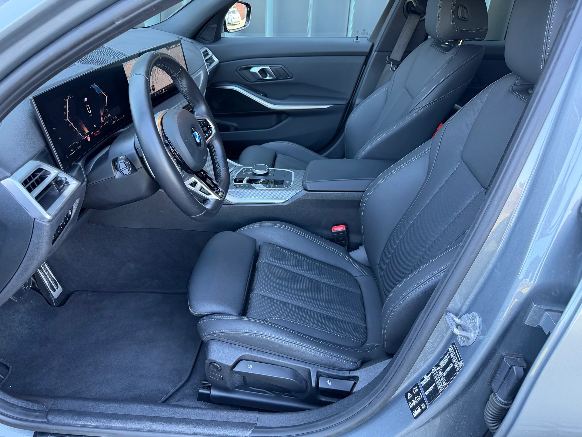 BMW 320d xDrive 48V Touring Steptronic M Sport-image-15