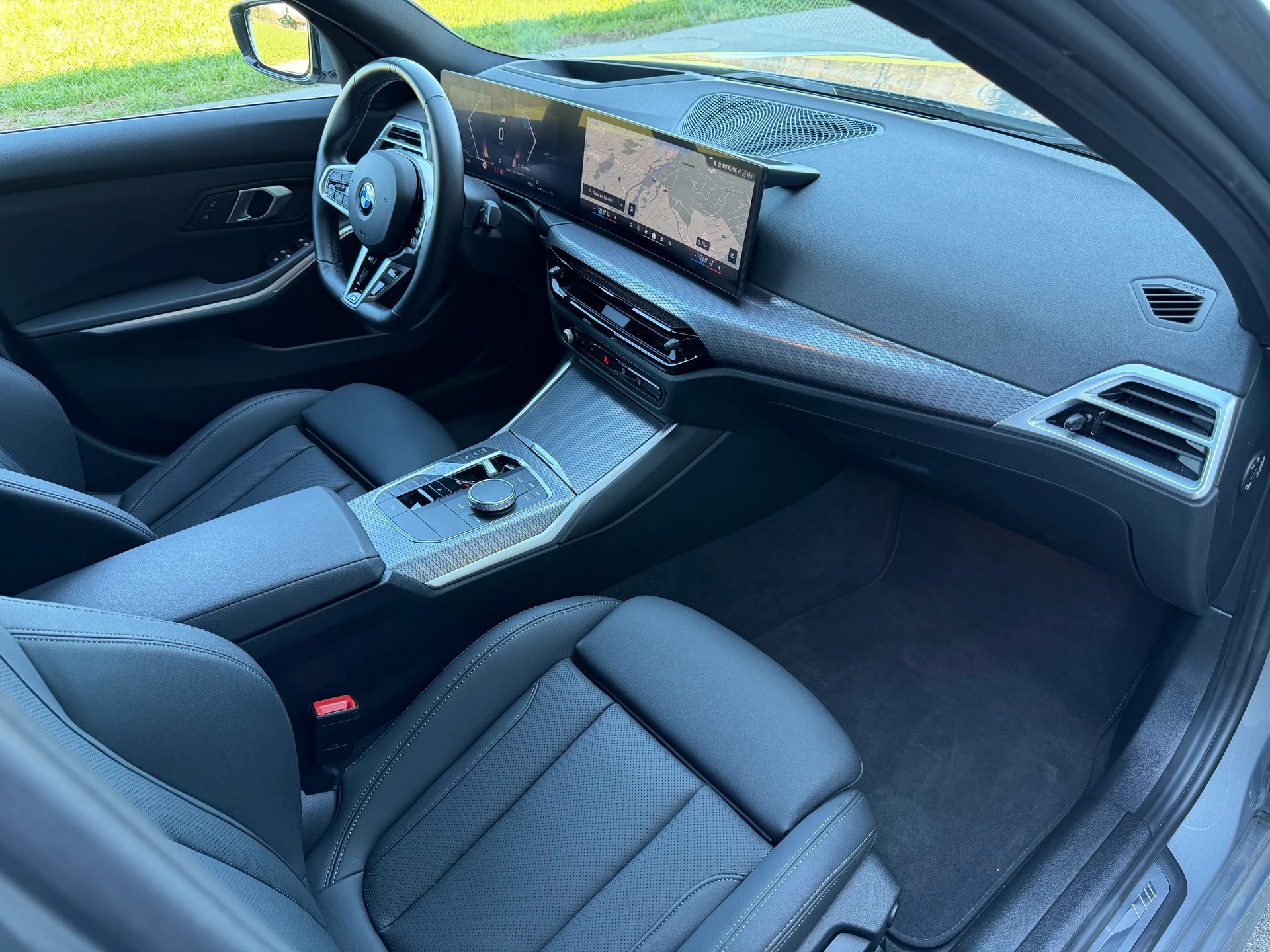 BMW 320d xDrive 48V Touring Steptronic M Sport-image-18