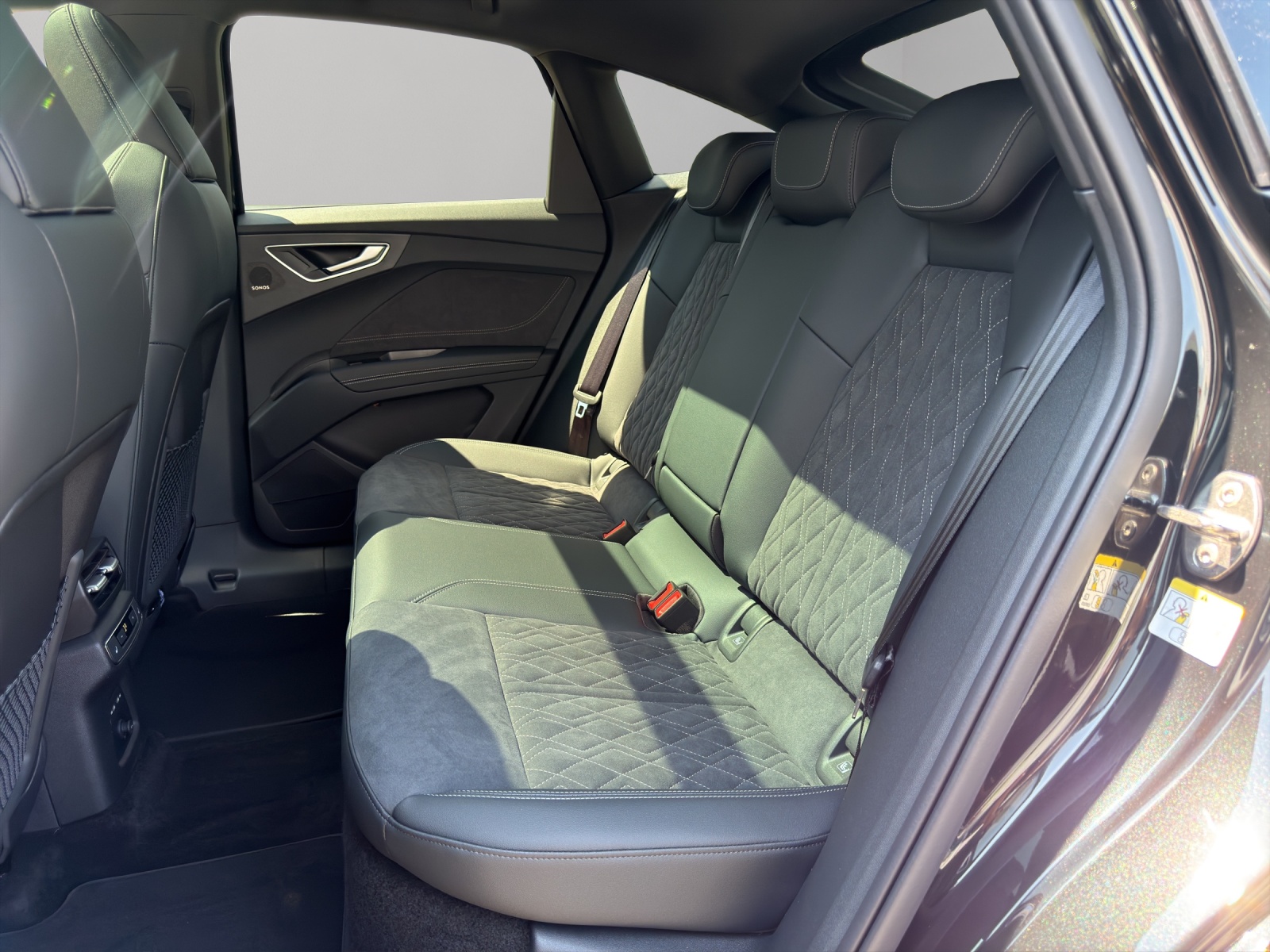 AUDI Q4 Sportback e-tron quattro performance Swiss Ski-image-8