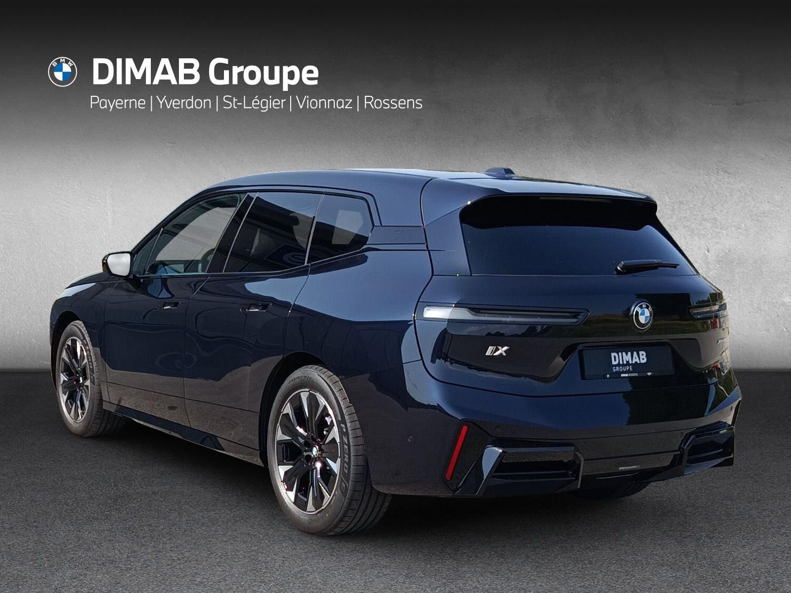 BMW iX xDrive60 M Sport Pro-showroom-element-2